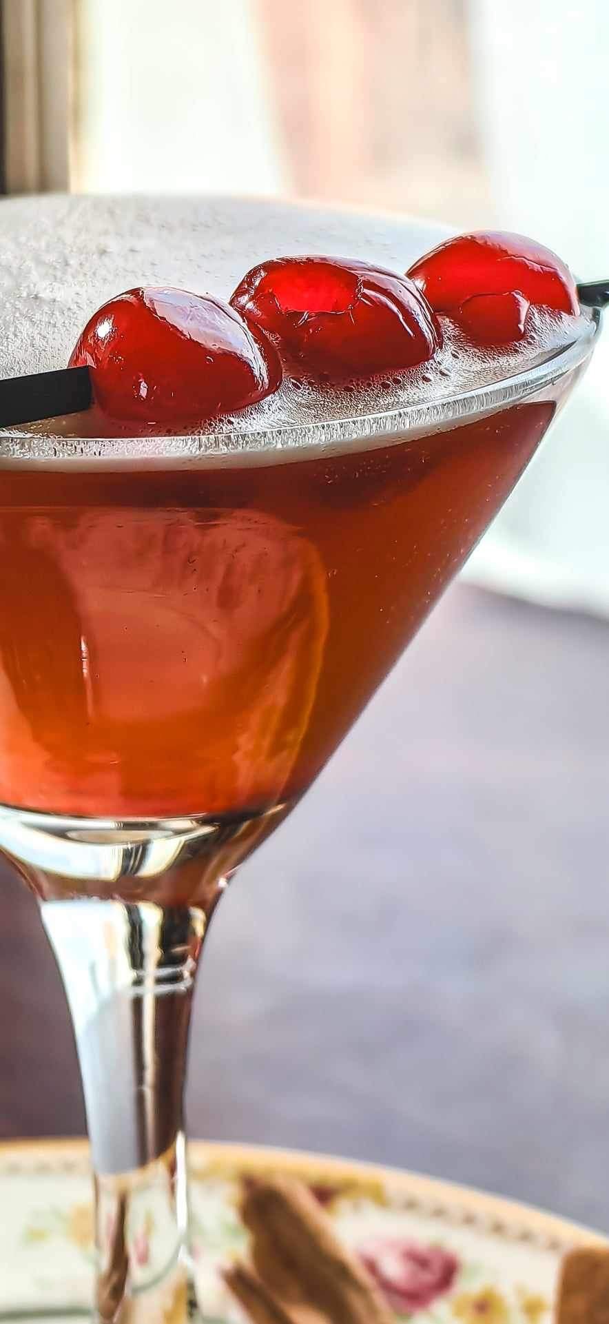 LIVE MUSIC Madelaine Golden