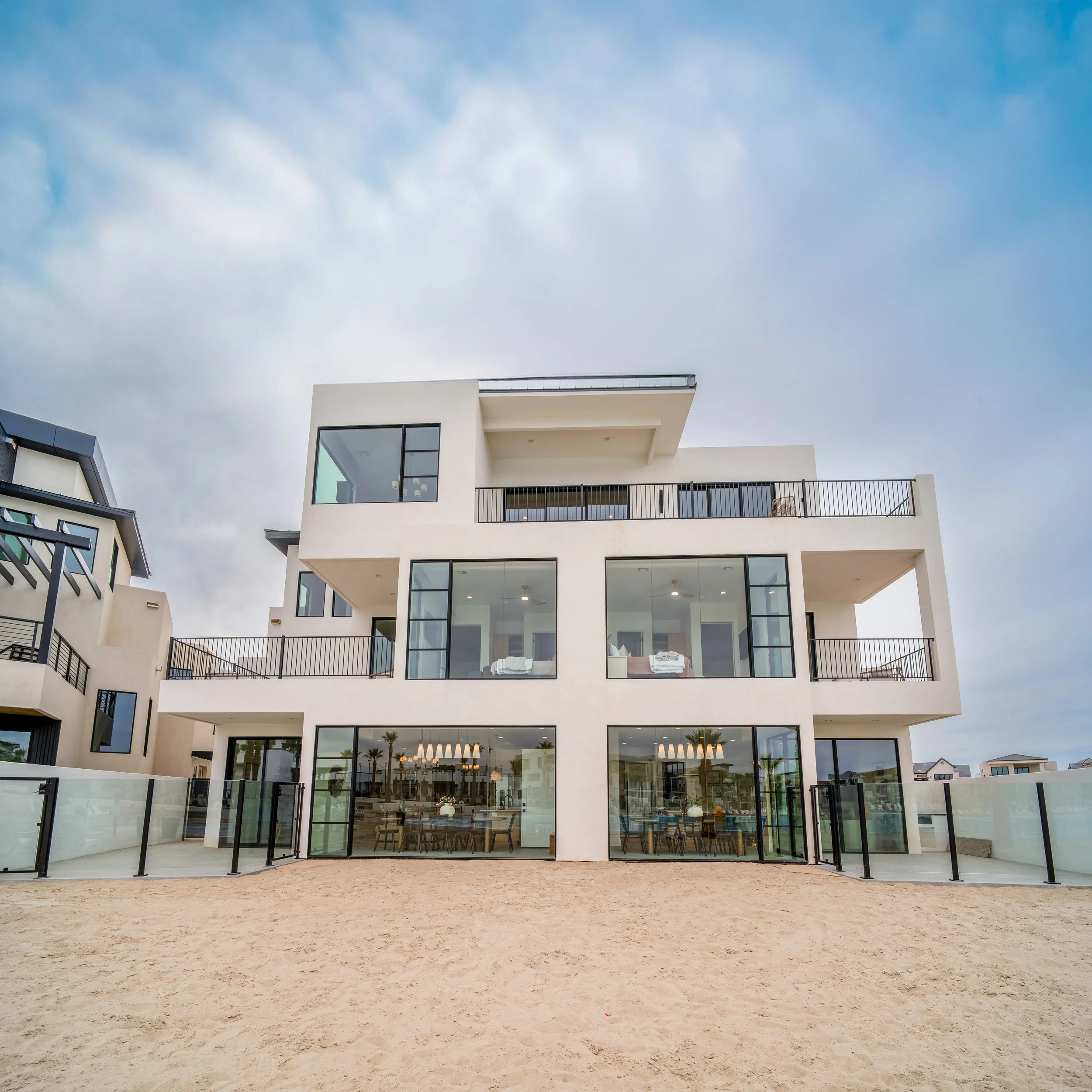 Lagoon-Front Luxury - Desert Color Community