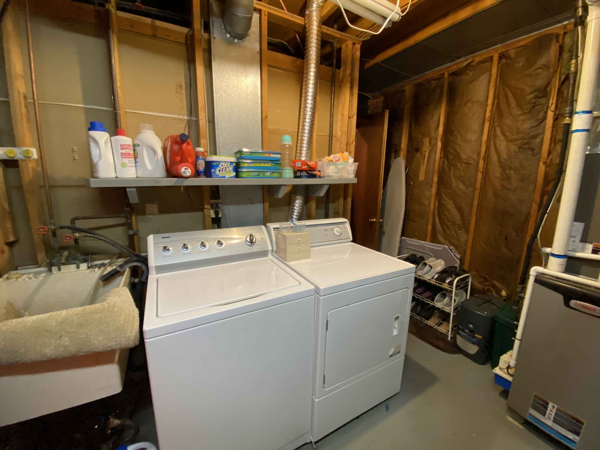 Completed Laundry Room (2)