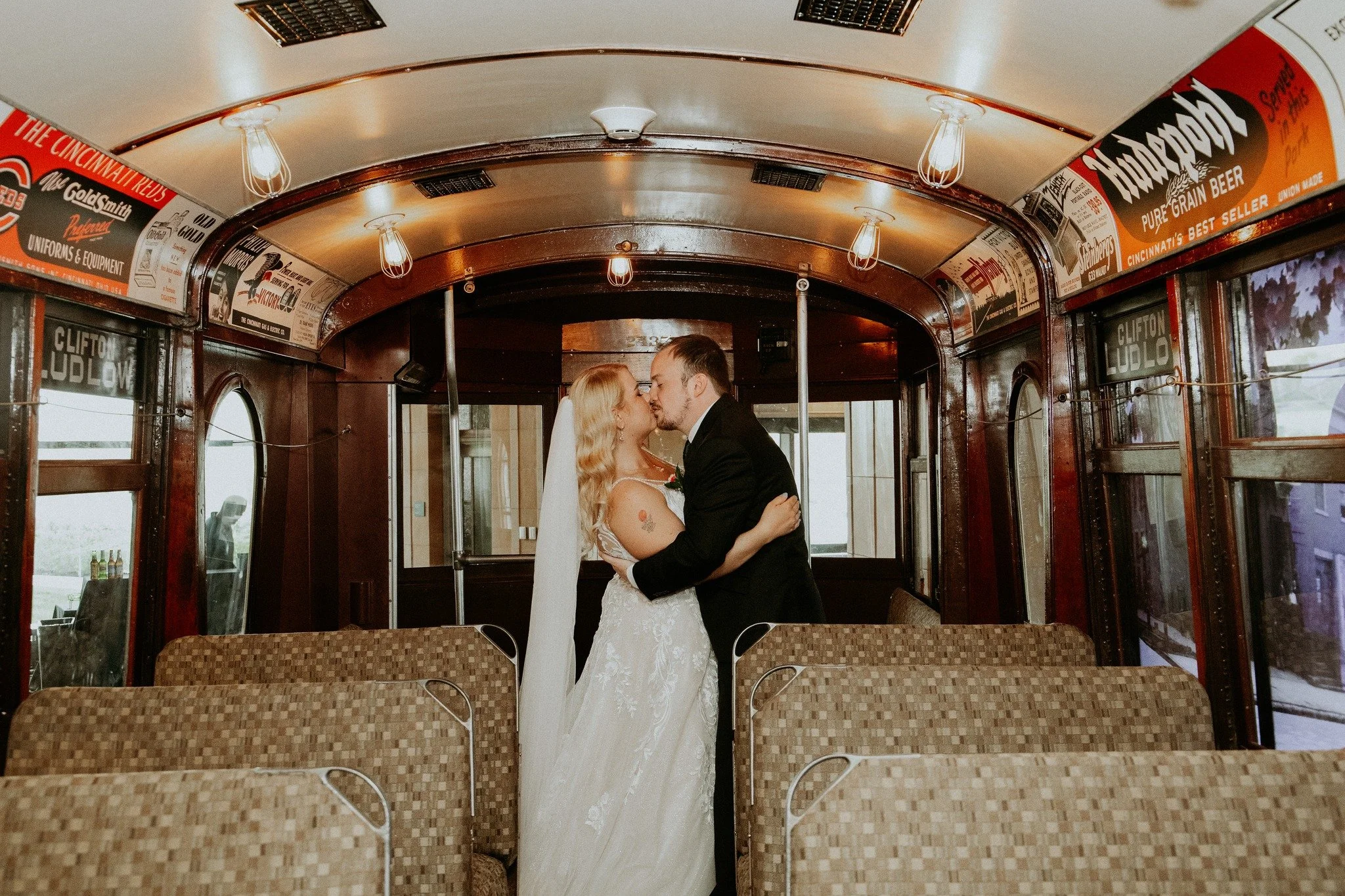 We love a good bus/trolley shot!!

 #cincinnatimom #cincinnatidad  #cincinnatibride #cincinnatibridetobe