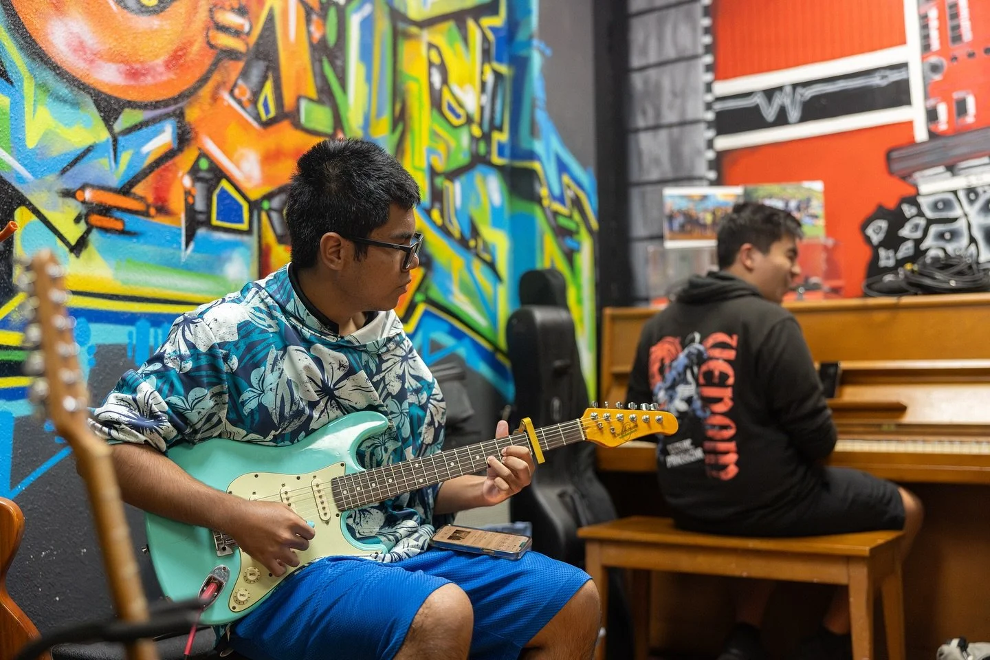 From strings 🎸 to beats 🎧, our jam&rsquo;s are complete 🎶🥁🎹 Another epic day at Studio Shaka with music booming through every wall! 🤩🎤✨

#Music #StudioShaka #StudentMusicians #MusicLife #JamSession #HiloMusic #MusicVibes #CreativeKids #IslandB