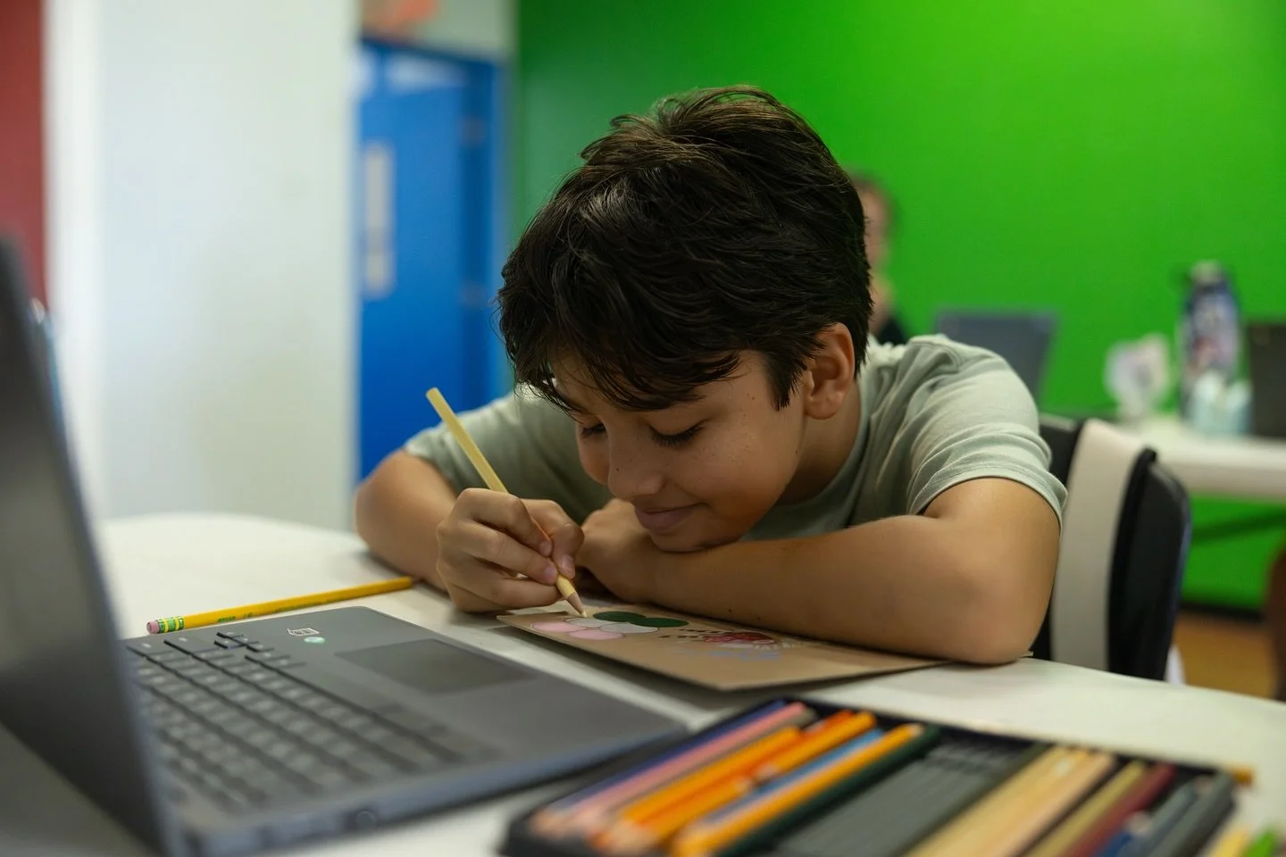 Great way to start the week 🎉 Students in the zone 🎨🖍️📝 letting their ideas flow! 🌟💡 

#art #studentart #creativity #creativekids #artclass #drawing #sketching #kidsart #youngartists #artwork #artoftheday #artlovers #artlife #artinspiration #ar
