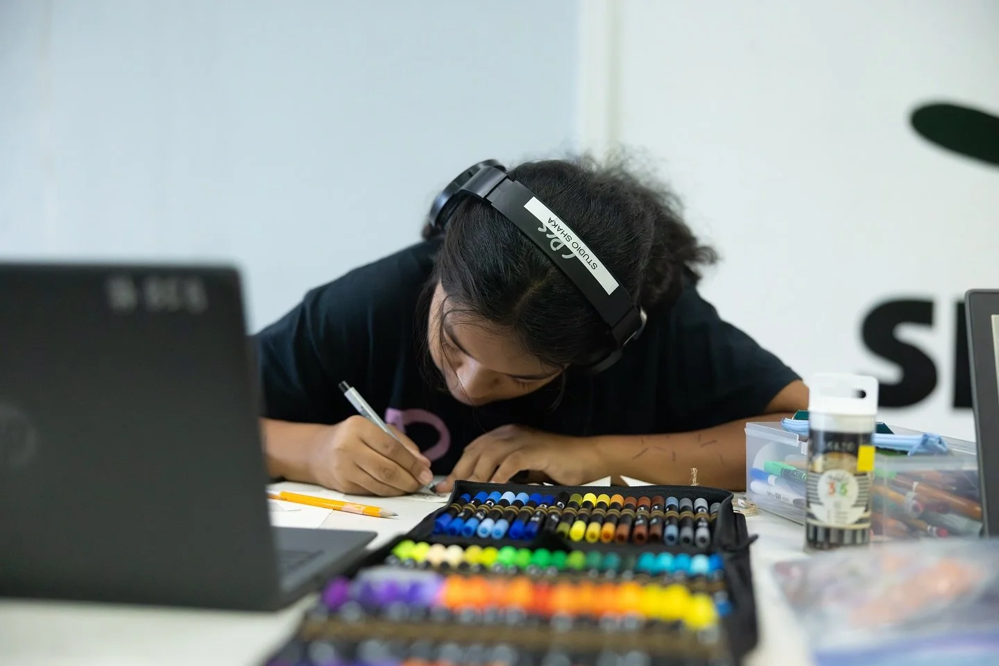 Our artists went all out this week 🎨🙌 Amazing work to close out before the break. 👨&zwj;🎨🎨

🍂 Fall Break is almost here, don&rsquo;t forget to sign up!

#Art #YoungArtists #Artists #Creativity #ArtCreations #MakingArt #StudioShaka #Hilo #AlohaF