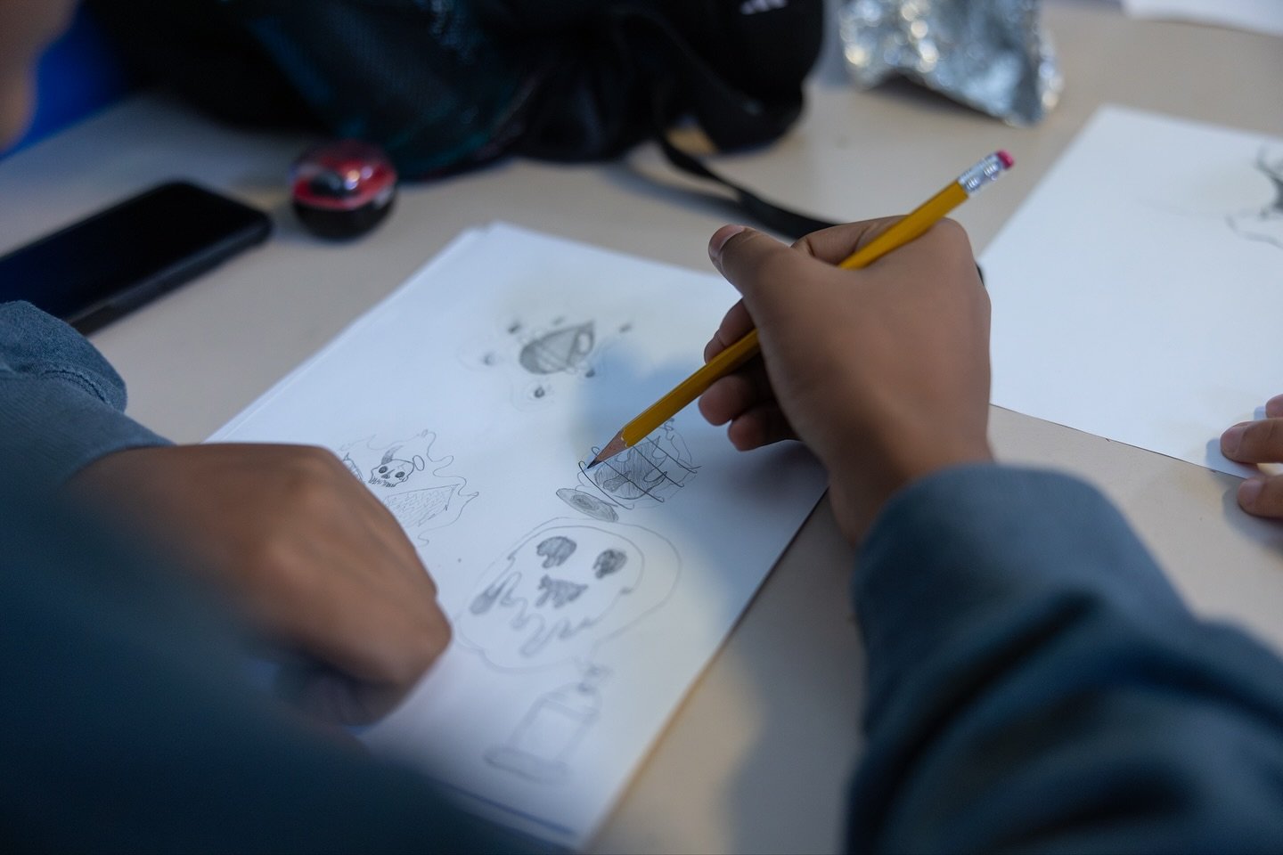 Studio vibes today! 🎨✏️ Students diving into their sketches and letting creativity flow! 🧑&zwj;🎨🤩

#Art #Artists #Creativity #Creations #ArtMaking #Sketches #SketchMaking #SketchArt #YoungArtists #Hilo #Hawaii #StudioShaka