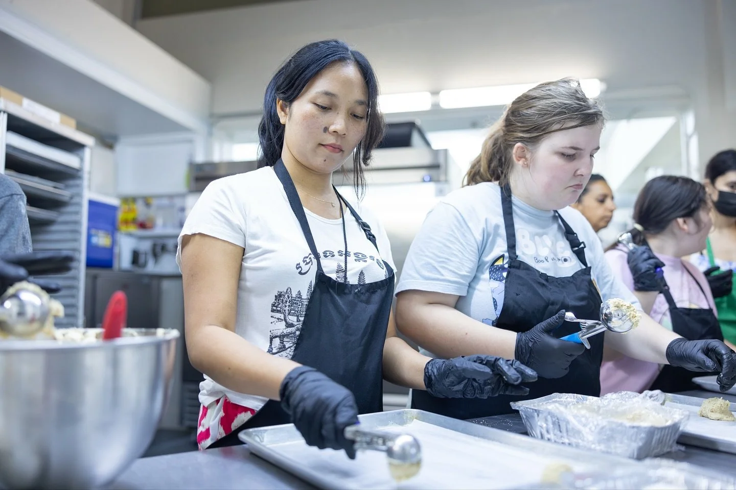 🍪✨ Sweet Wednesdays with Chef Sam! Every week they bake up new recipes and creations, today&rsquo;s cookies were a hit! 🍫😋 Big shoutout to Auntie Tey for joining the fun today! 💛👩&zwj;🍳

#Baking #Culinary #Cookies #CulinaryClass #BakingClass #Y