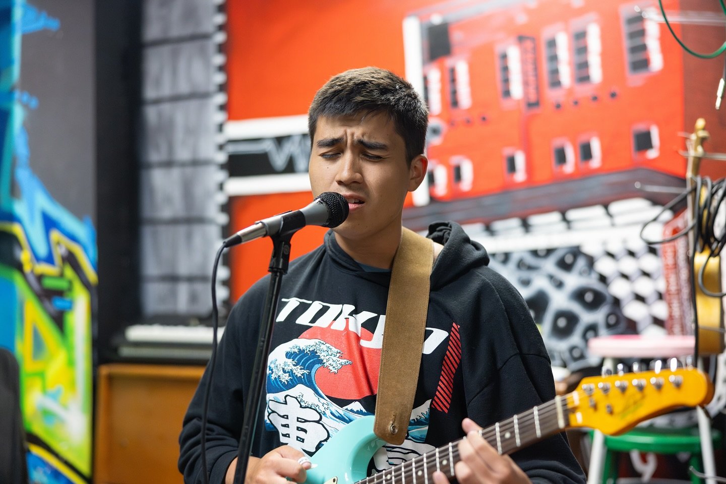 Happy Monday! 🤩🔥 Starting the week the right way, guitars up, drums locked in, vocals flowing, volume high, vibes unstoppable. 🎶🤘🥁🎤🔥

#Music #Guitar #Drums #Drumming #Singing #Vocals #Vocalist #BandPractice #MakingMusic #OriginalMusic #HawaiiM