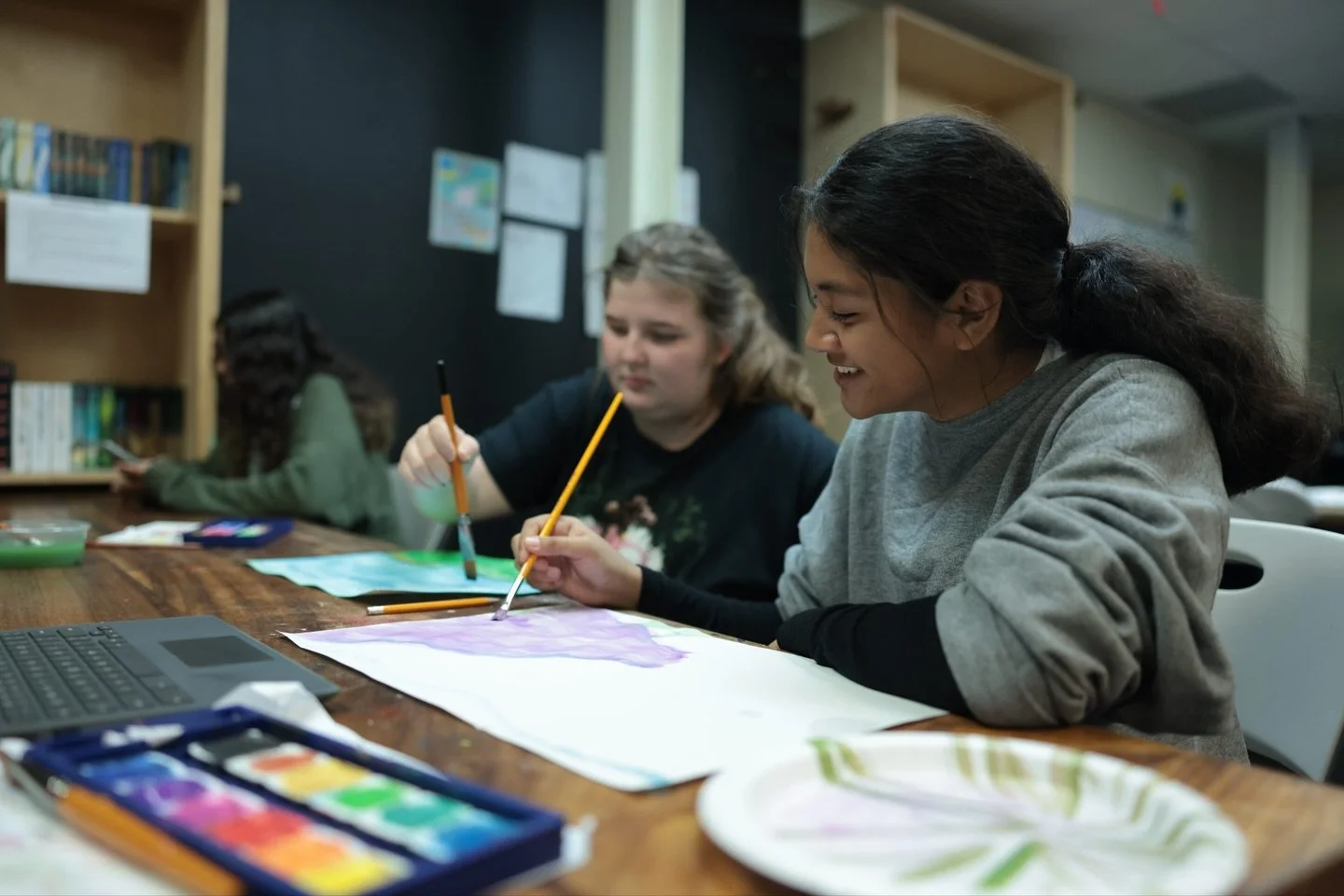 Art mode: ON 🎨💫 Painting, sketching, crocheting 💯🧑&zwj;🎨 Today was full of focus, passion, and pure creativity! 🖌️🧶

#Art #StudioShaka #HiloHawaii #YoungArtists #Creativity