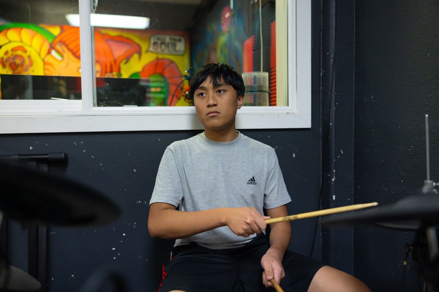 Three talents, one rhythm. 🥁🎶 Music flowing steady in the Studio! 😎🎸

#Music #Band #StudioShaka #HiloHawaii #MakingMusic
