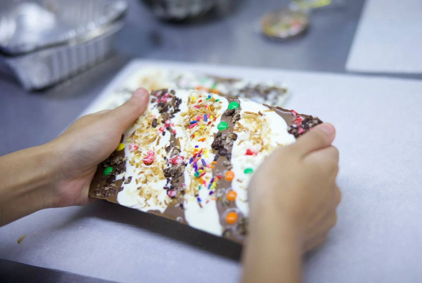 Sweet success in Chef Sam&rsquo;s class today! 🍫🎉 The students crafted colorful chocolate bark loaded with toppings and creativity. Check out their tasty masterpieces! 👀✨

#Culinary #Chocolate #Art #StudioShaka #HiloHawaii