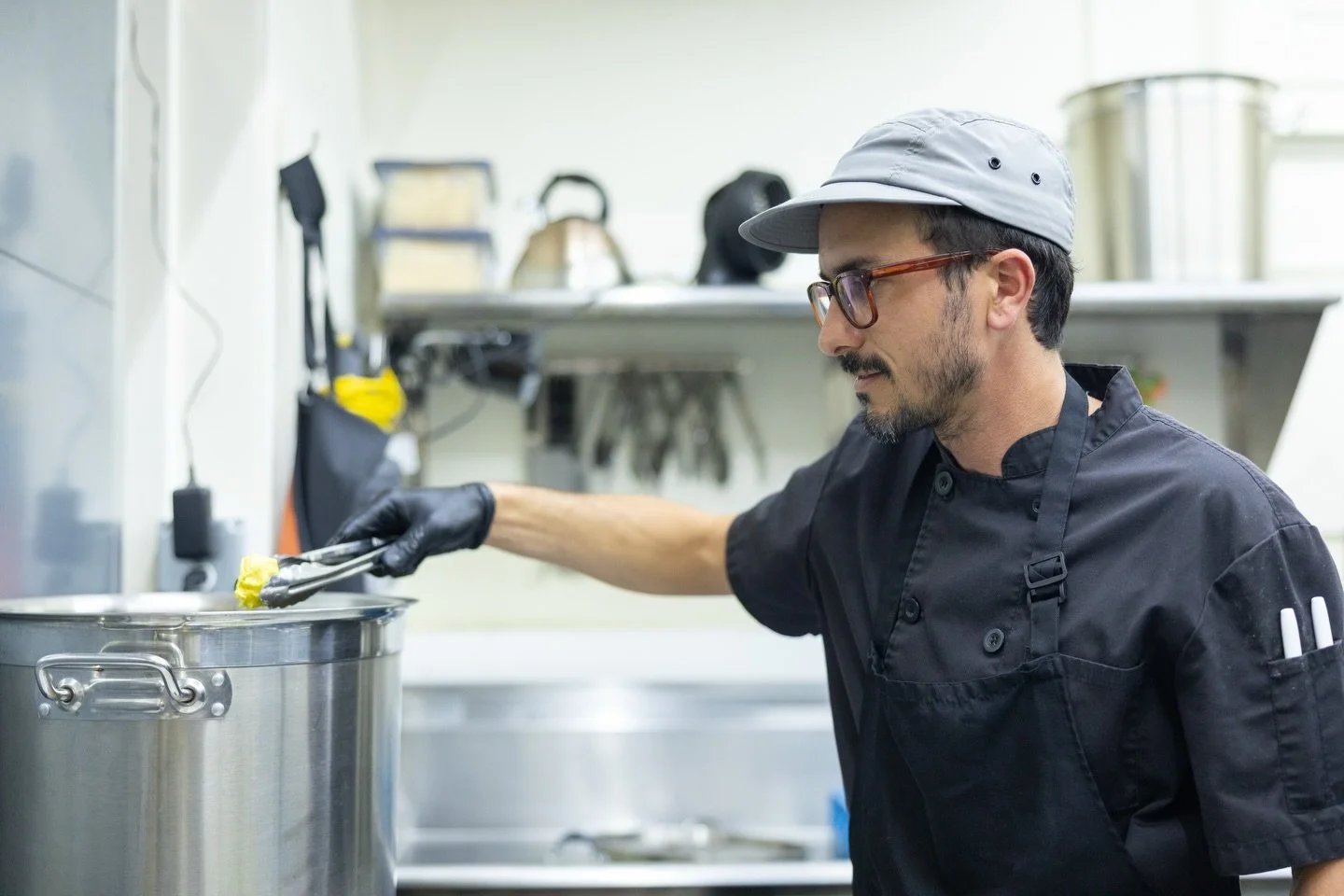 Chef Stu&rsquo;s culinary class went OFF 🦀🔥 Making amazing crab rangoon, literally enough to feed a village 😮&zwj;💨 Big thanks to Chef Stu for sharing the skills and the flavor!

#Culinary #CrabRangoon #StudioShaka #HiloHawaii #CookingClass