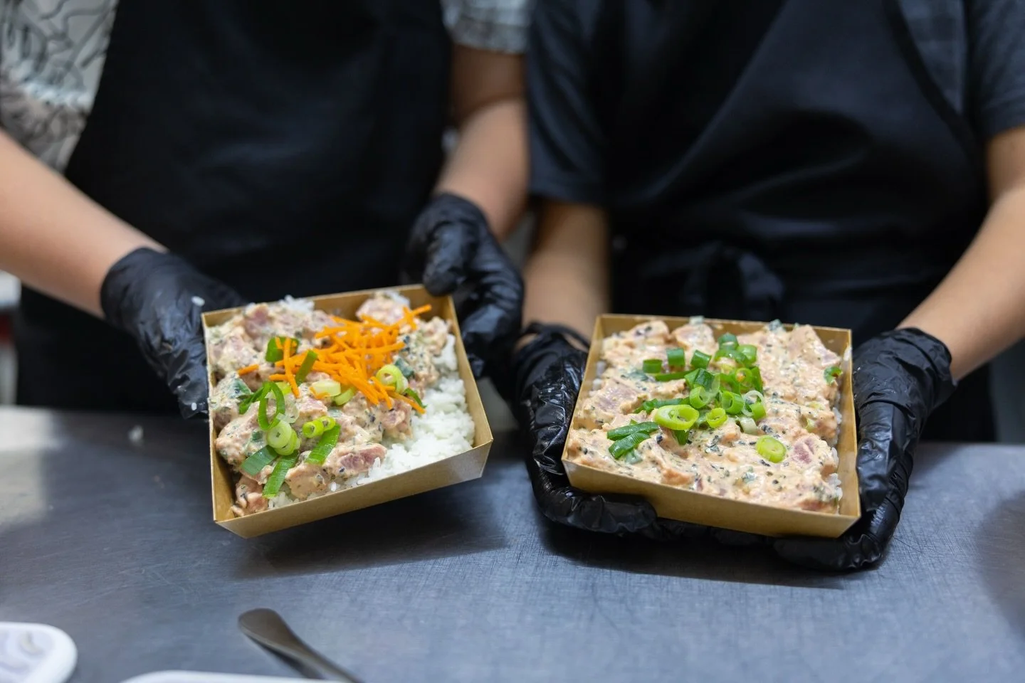 Today Chef Sam brought the ocean straight to us 🌊🍣 Serving up an amazing variety of poke, from classic spicy ahi 🔥 to sweet chili perfection 🌶️🍯 Fresh ingredients, bold flavors, and island vibes all around 🤍✨

#Poke #Culinary #CookingClass #Stu