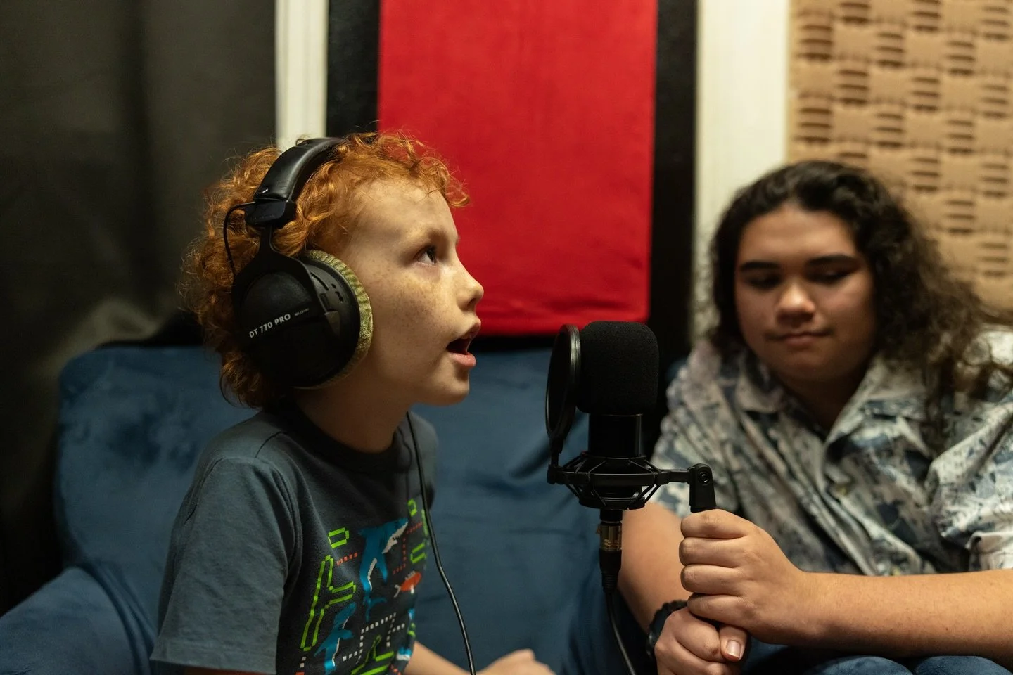 Huge mahalo to Landon from A-Plus for coming through Studio Shaka 🎙️ and bringing the energy 🔥, laying down some clean lines for @connections_radio 🤩📻 

#RadioStation #ConnectionsRadio #StudioShaka #HiloHawaii #Radio