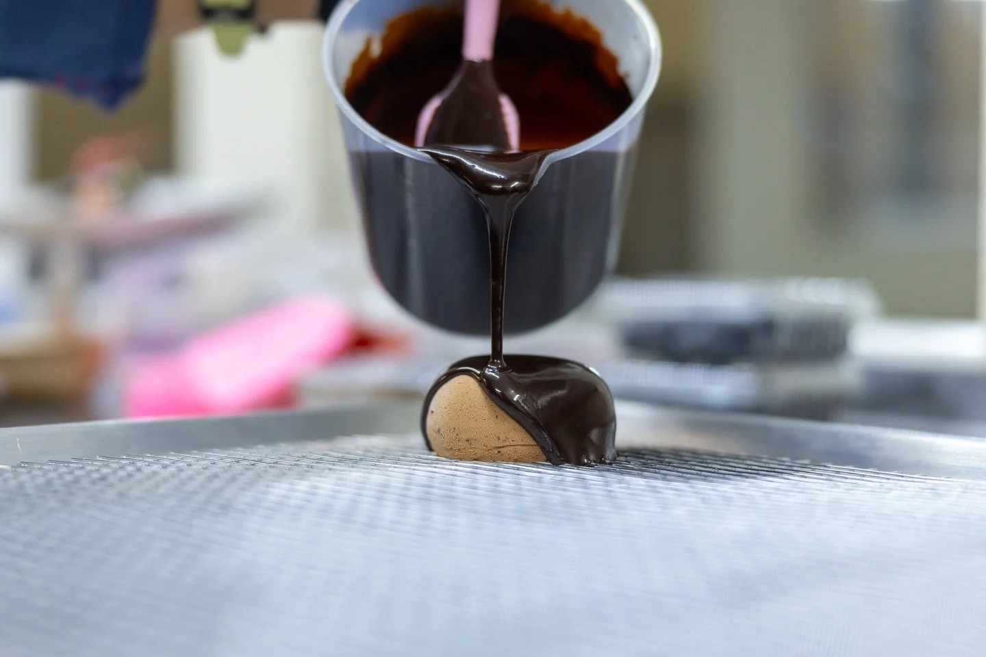Week after week Chef Sam brings the SWEET heat! 🍫🔥🤩Valentine&rsquo;s Day vibes were strong in the kitchen as the class crafted heart-shaped chocolate mousse, rich, smooth, and made with love! ❤️😋🍫

#Culinary #ValentinesDay #Chocolate #StudioShak