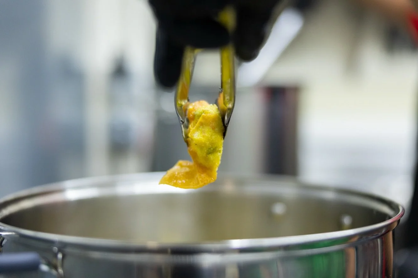 Today the class brought a true culinary classic to life with crispy golden crab Rangoon 🤤🔥 Big mahalo to Chef Stu for continuing to share these incredible recipes and helping us level up in the kitchen every session, grateful for the knowledge, the