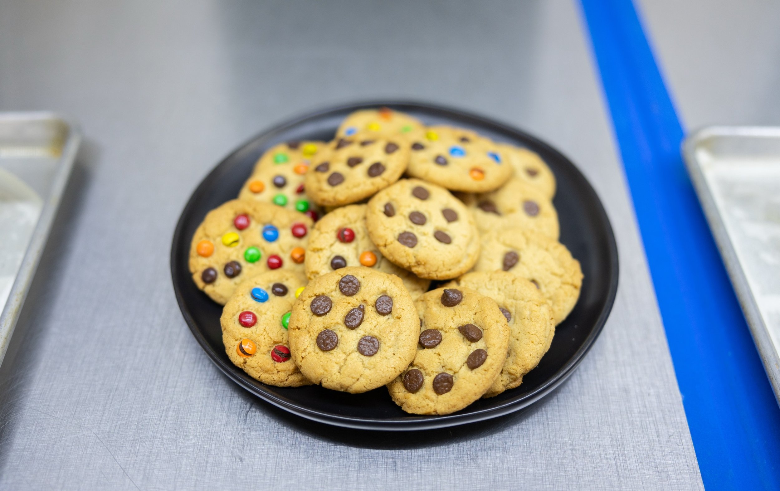 Starting Summer Studio off right! ✨ Chef Sam and the team kicked off the summer with a classic favorite, fresh homemade chocolate chip cookies! 😋🔥

This is just the beginning! Stay tuned for new delicious creations all summer long. 🧑&zwj;🍳🤩

#Cu