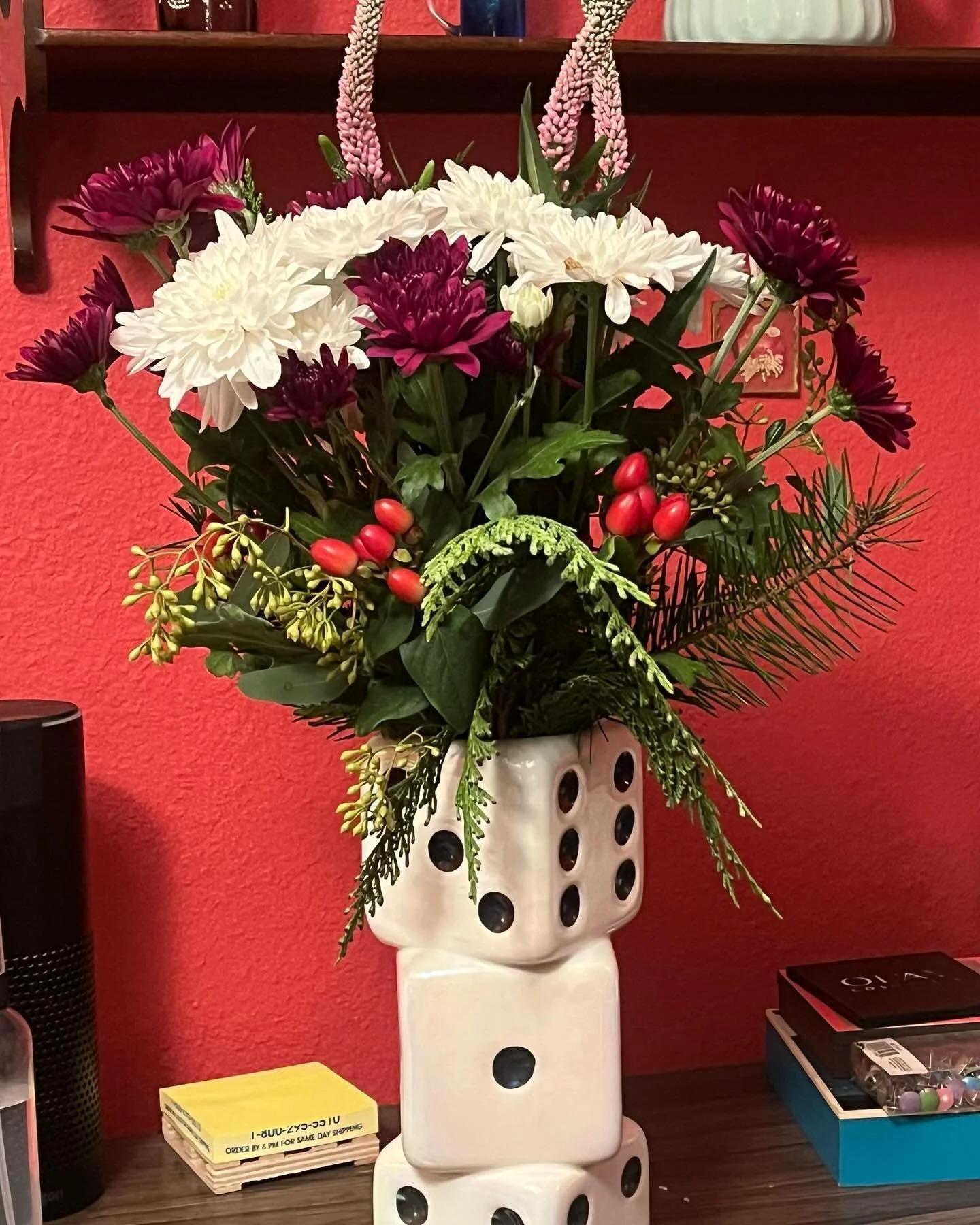 Daughter asked for this vase for Christmas. Of course it meant that I needed to fill it. ☺️