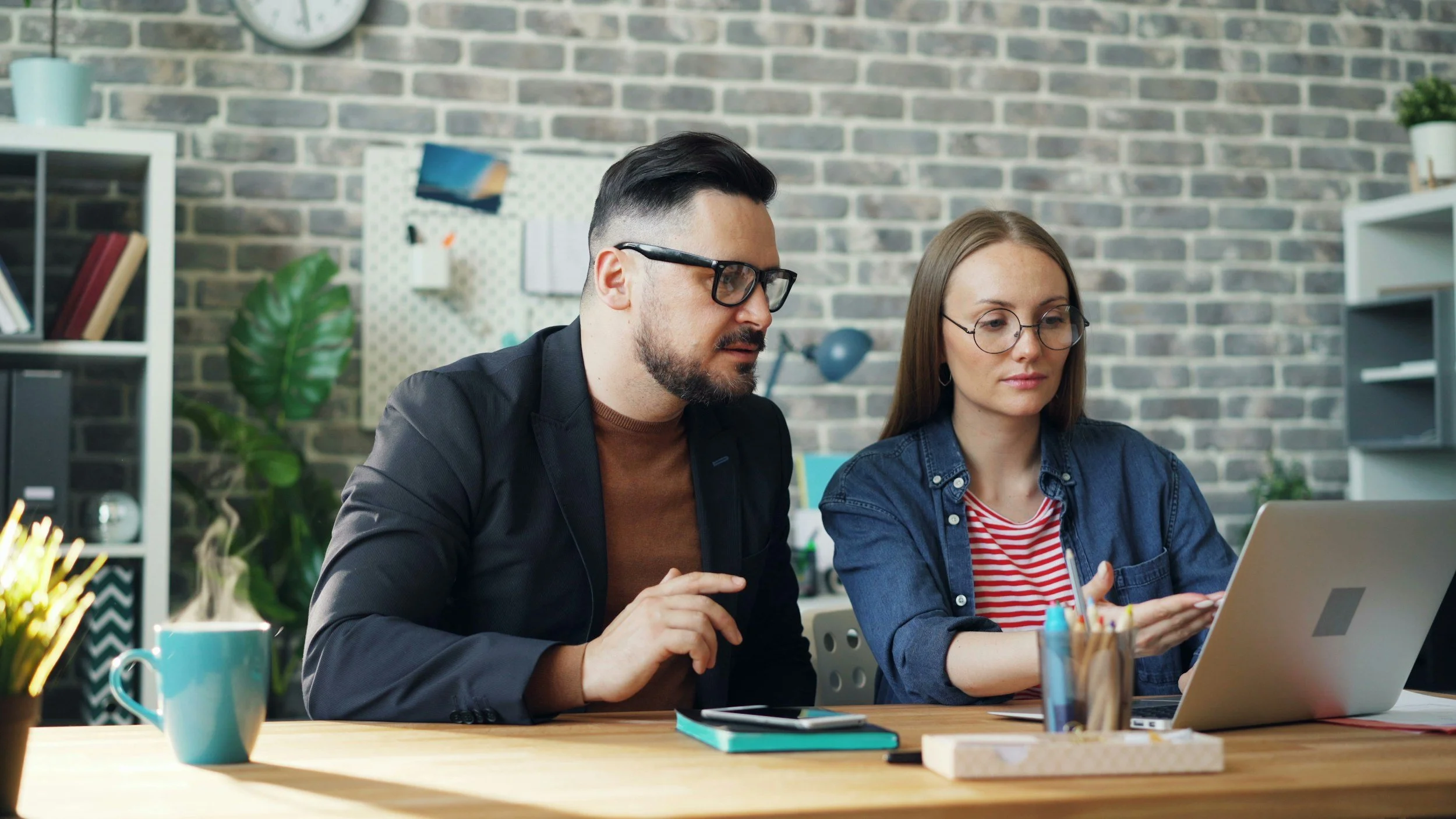 How to Manage Up: Build Trust, Influence, and Career Momentum