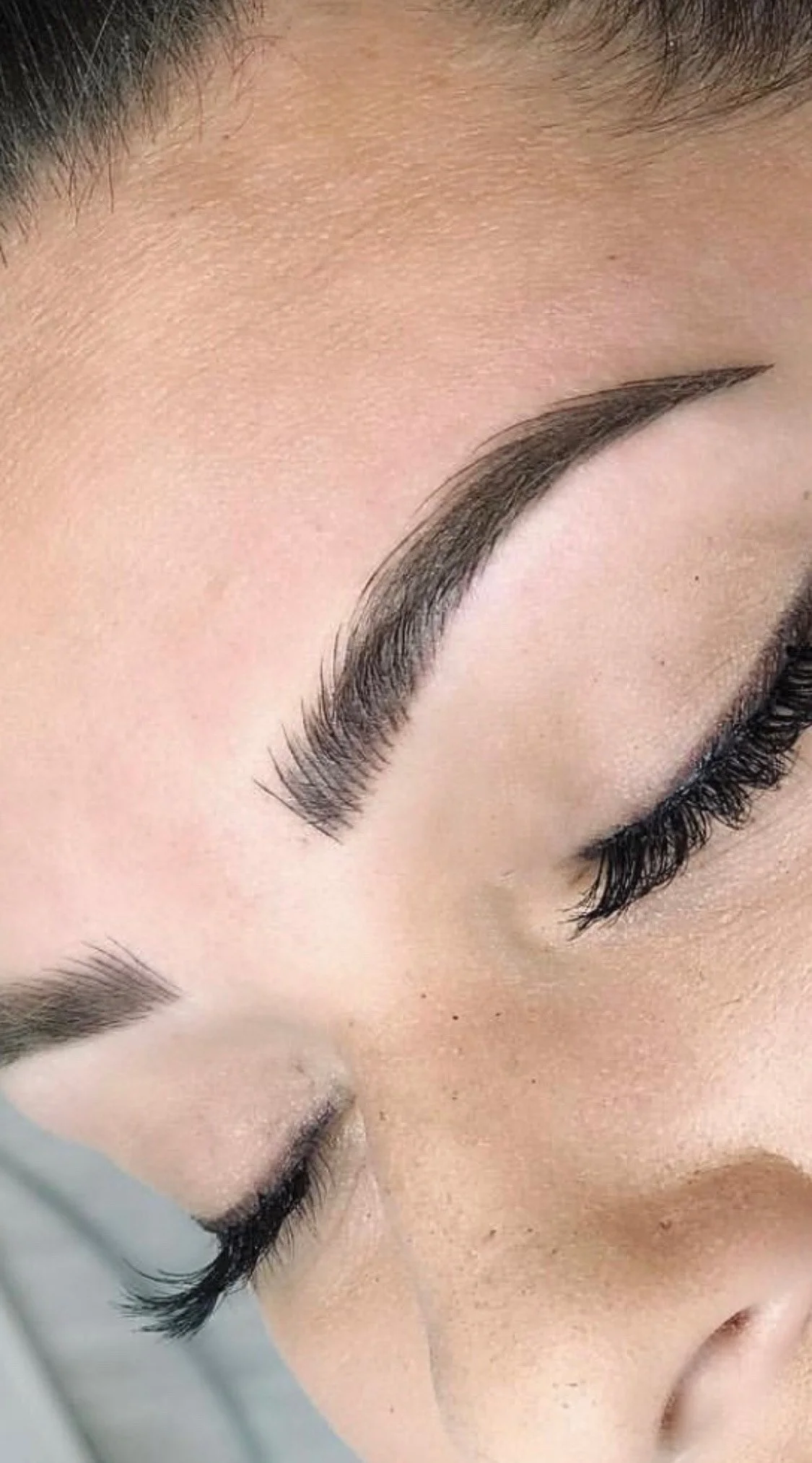 expert cosmetic tattoo artist for eyebrows in auckland