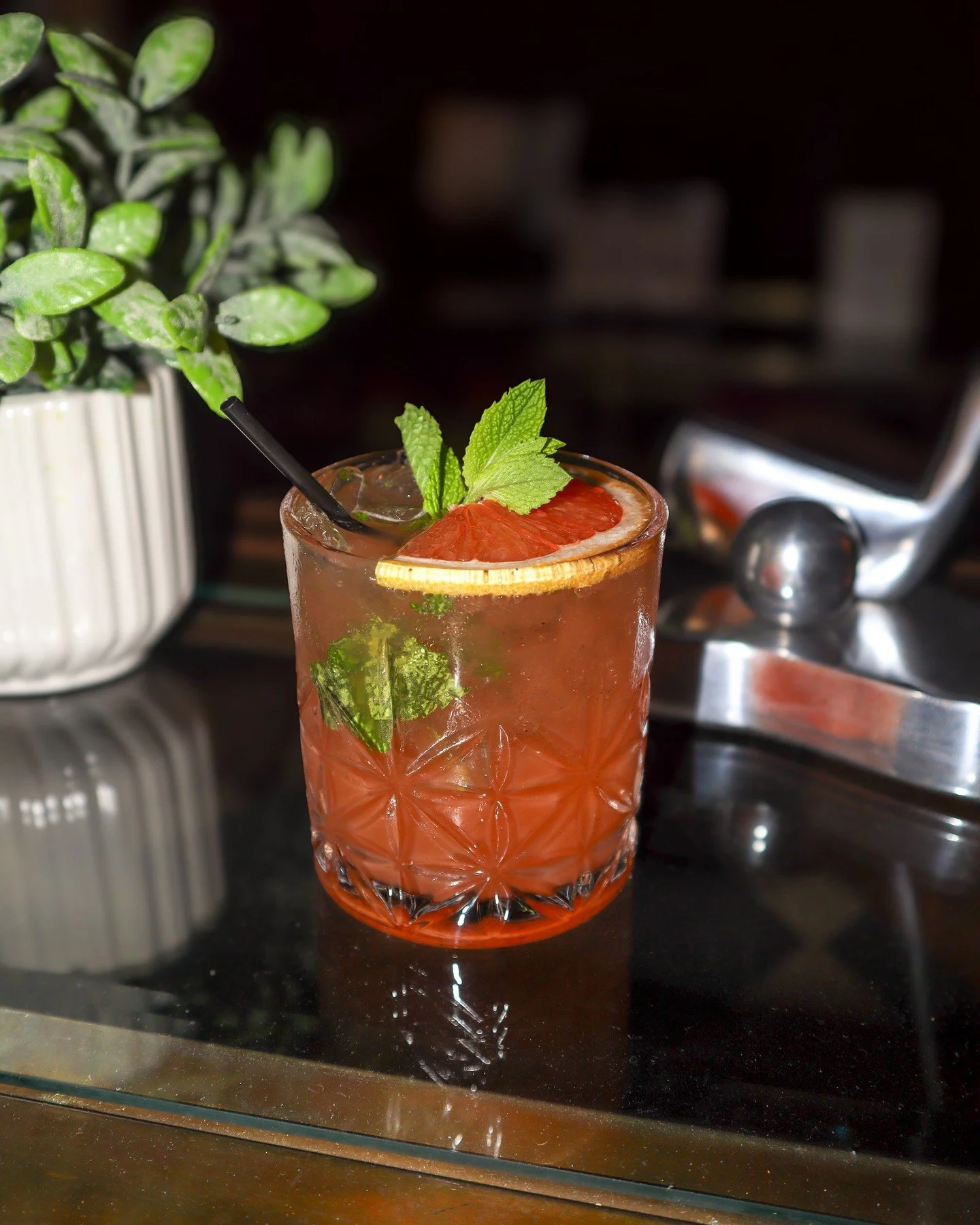 JUNE&rsquo;S FEATURED COCKTAIL HAS ARRIVED 🍸

Introducing our U.S. Open-inspired cocktail: a mix of charred honey, grapefruit, and scotch crafted in honor of the tournament&rsquo;s official spirit sponsor.

Stop by and try it TONIGHT.