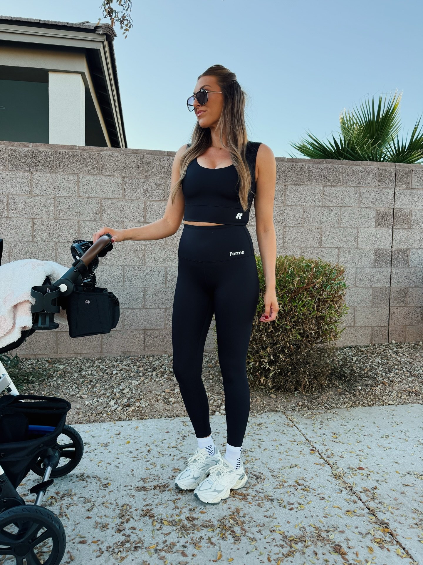 My postpartum journey is ON 👏🏼 Comment SHOP below &amp; I&rsquo;ll DM you this full set from @forme.science! 
I was recently cleared to go &ldquo;back to normal&rdquo; life and we all know a little fitness outfit refresh goes a LONG way 🤪 I was in