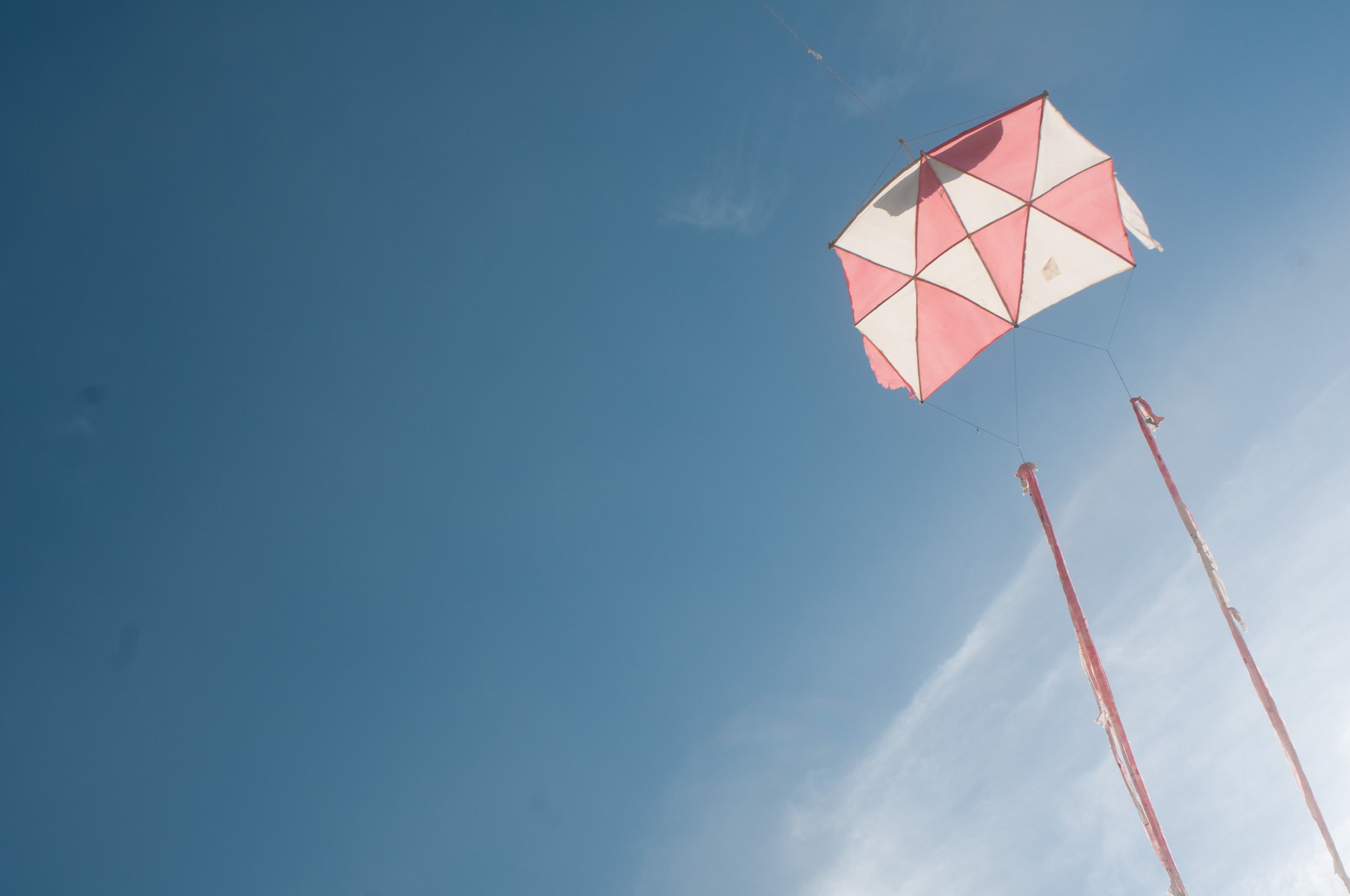 Homemade Kite 2017/ As the generation millennial sacrificed career time for travel to open up new knowledge, there is increasingly interest in the simple tricks of our childhood that remind us of the propaganda prior to the Covid-19 meltdown may have