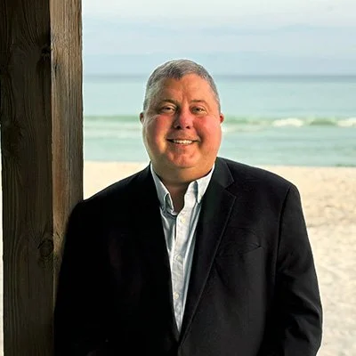 A thumbnail picture of keynote speaker Kenneth "Shark" Kinney with an ocean background.