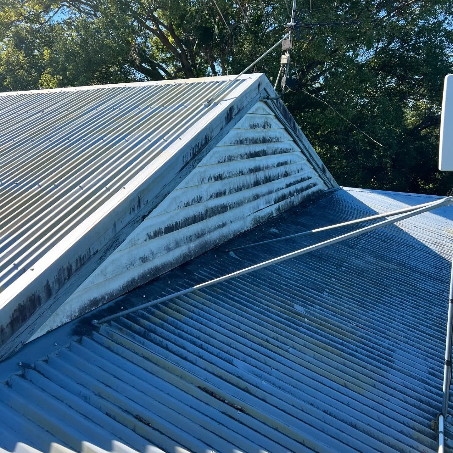 Glands had rotted out on this property so we stripped it out and replaced it like new #carpentry #carpenter #homeimprovement #handyman #sunshine Coast #queenslander #queenslandhomes