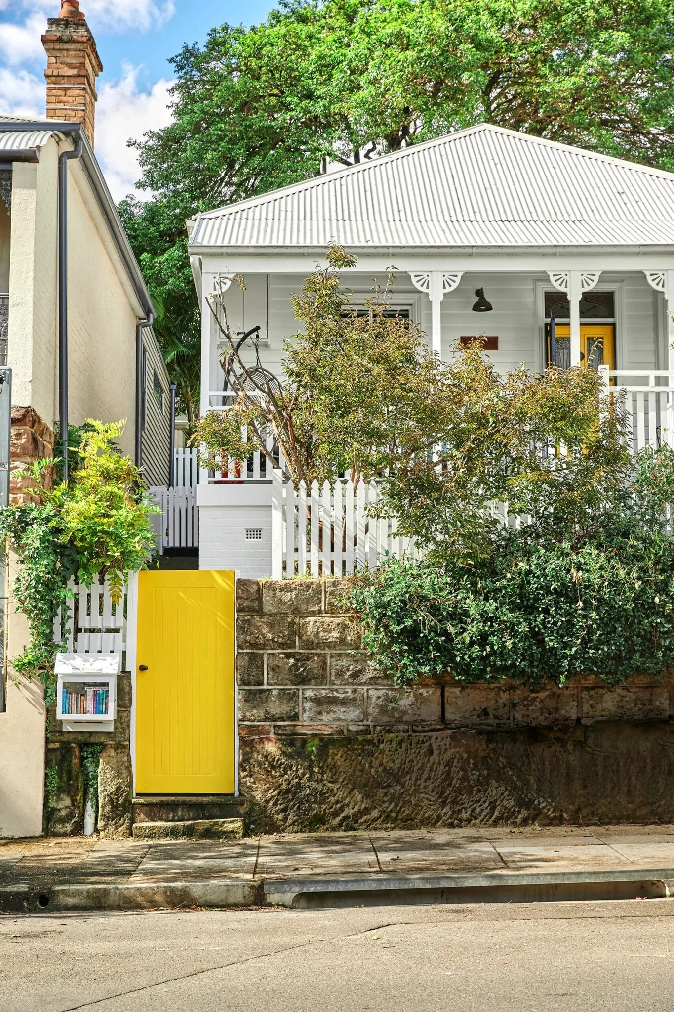 Exterior of Anna Spiro decorated cottage with Natural Fibre flooring
