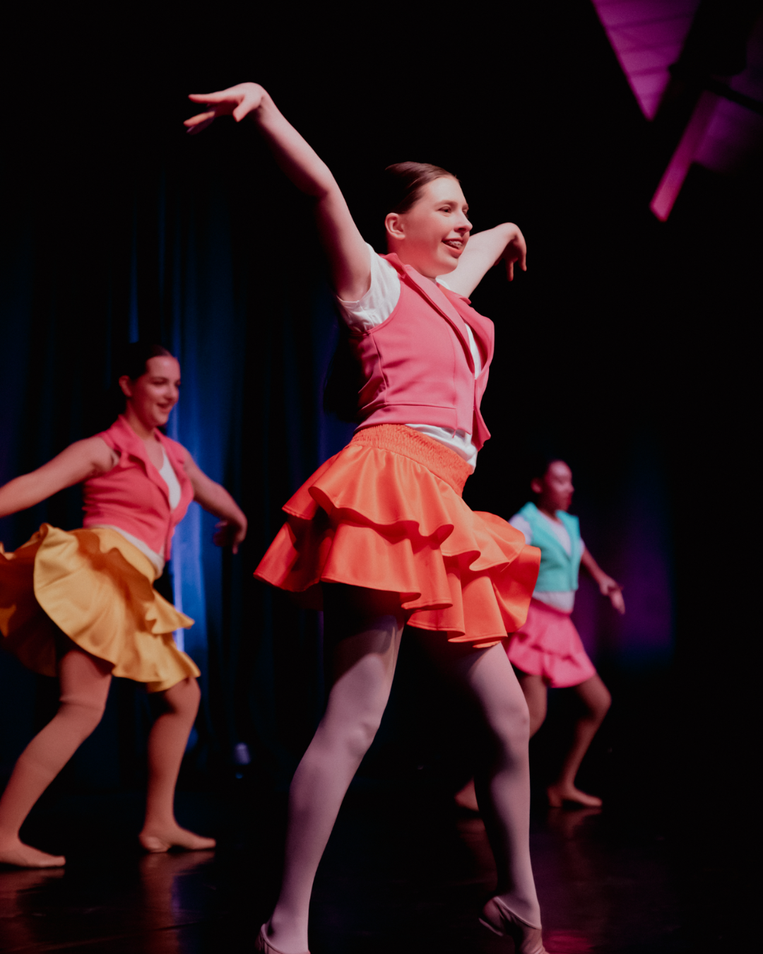 JAZZ- High-energy classes focusing on rhythm, technique, and stylistic expression.