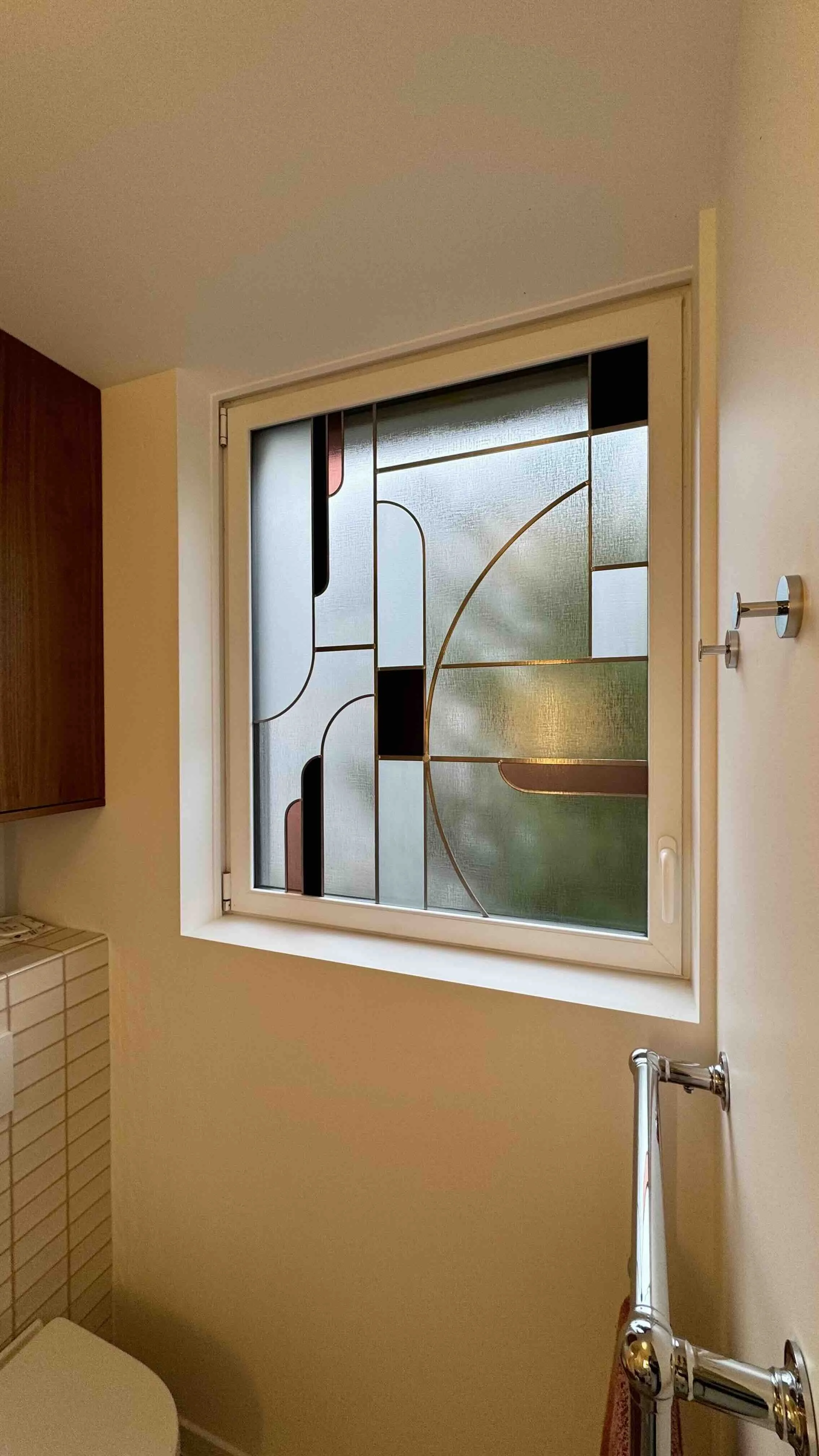 Installer un vitrail dans une fenêtre pvc&nbsp;: quand les décors modernes repoussent les limites