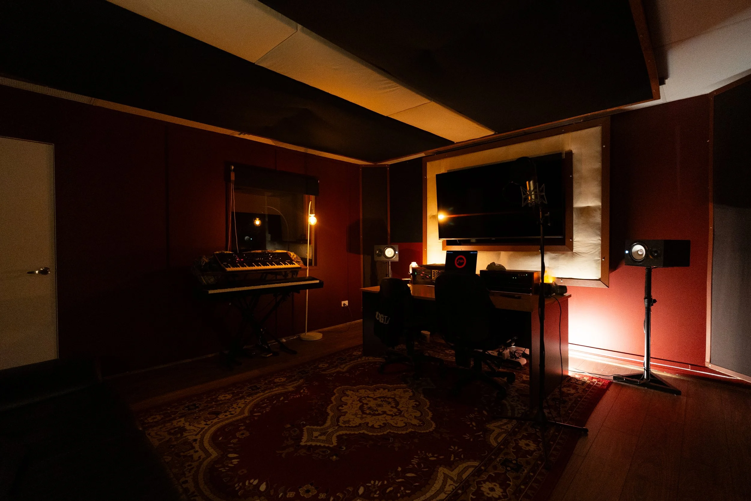 UGLiSpace-01.jpg
