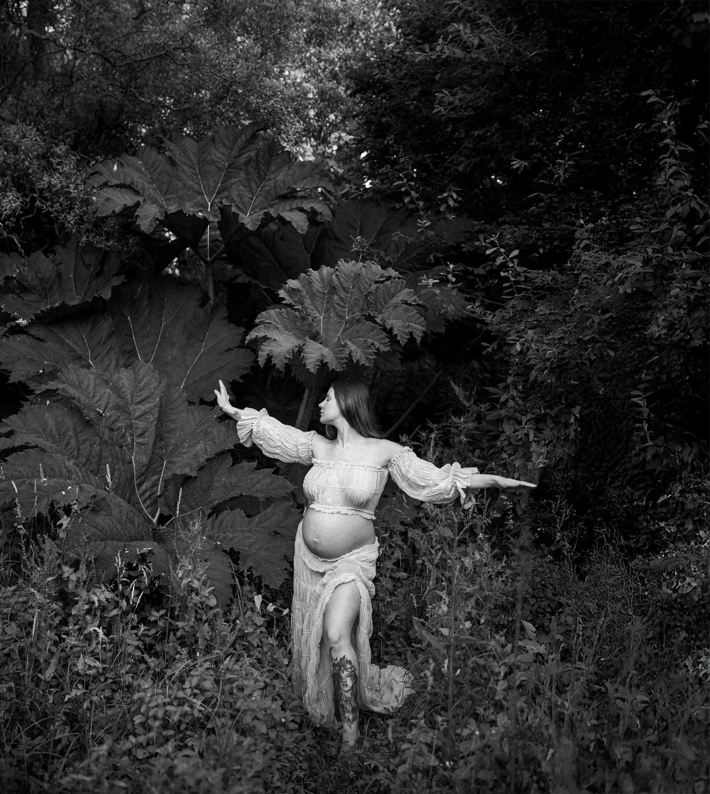 Both gentle and fierce, both delicate and unshakeable.
She is the softness of her heart and the strength of her mind.
A living reminder that power doesn't always roar. 
Sometimes, it whispers. 
.
.
I'm loving all the maternity and family enquiries re