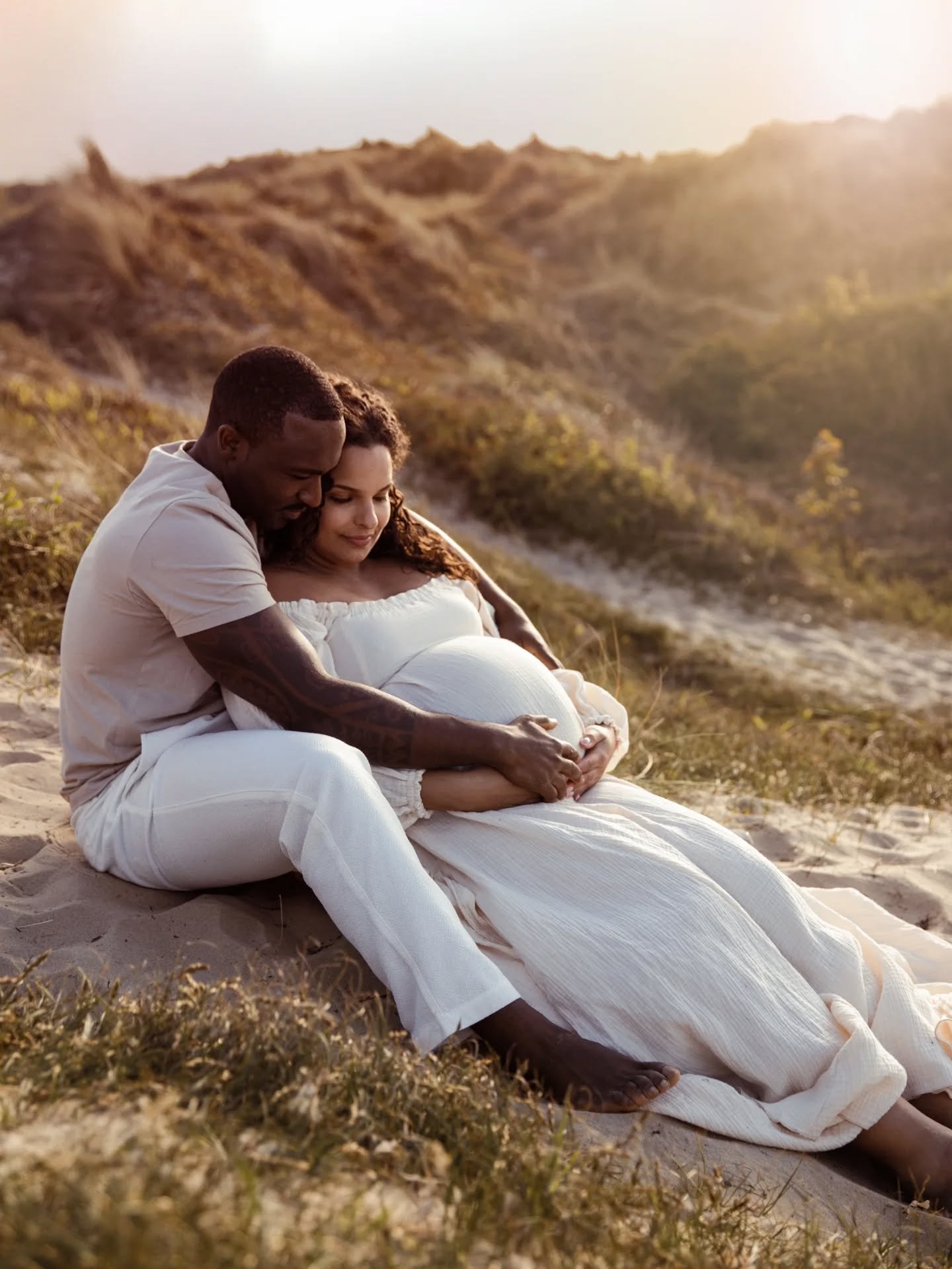 Celebrating your pregnancy at a peaceful beach as the sun dips low on the horizon- as calming &amp; empowering as you want to feel weeks (or days) before birthing your baby ✨️💪
Come with your bump, leave with a beautiful gallery and all the right vi