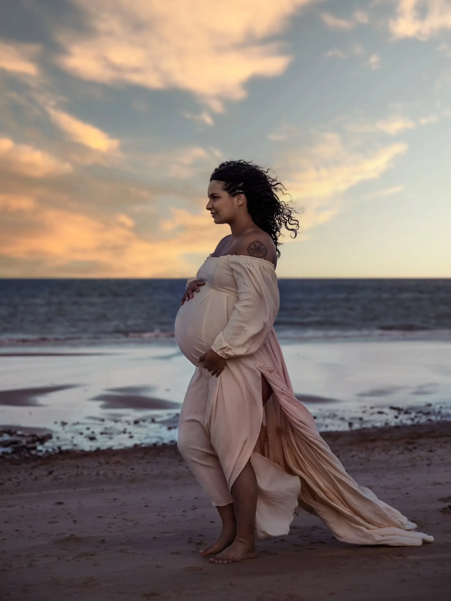 Still one of my favourite sessions 🤍
.
.
Rose Sol Wylder / Family and Maternity Photographer in Norwich and Norfolk UK 
.
.
#norwichmaternityphotographer #norfolkmaternityphotographer #pregnancyphotoshoot #maternityphotoshoot