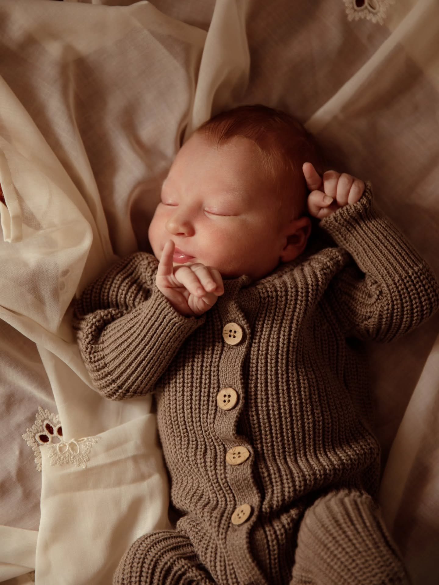 Magic newborn sessions in your home, however small 💘
Excited for my upcoming newborn home sessions!
For the little outfits, the million blankets, all the snuggles, and for discovering the corners of your home that make it all come together like magi