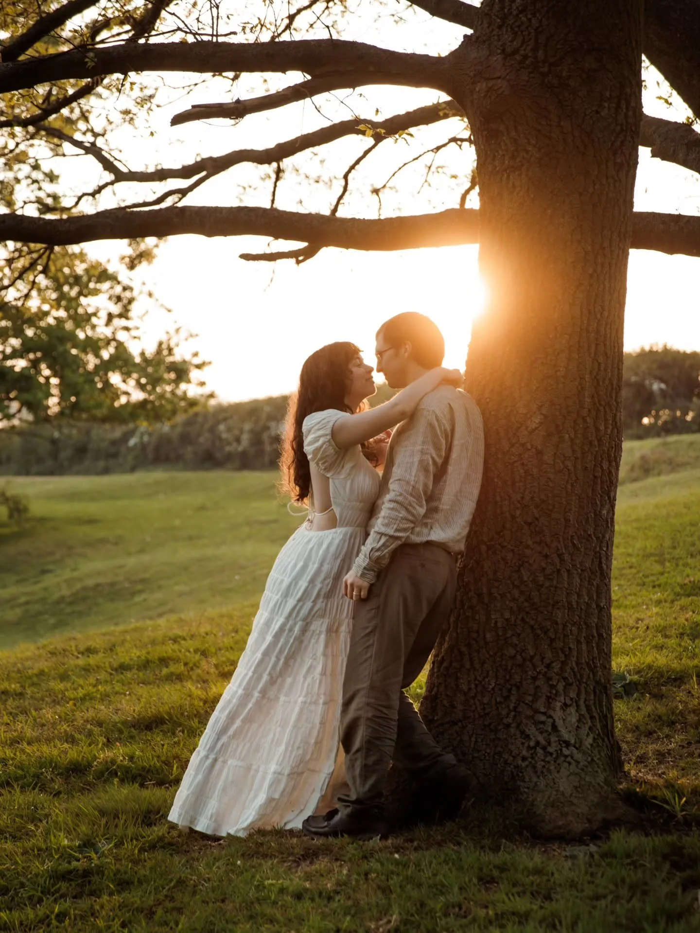 D &amp; E - what a pleasure it's been to meet this gorgeous couple, photographed on an odd warm evening a few weeks ago at one of my favourite locations.
Their love was palpable. Can you feel it? 💘
.
.
Rose Sol Wylder / Family and Couple Photographe