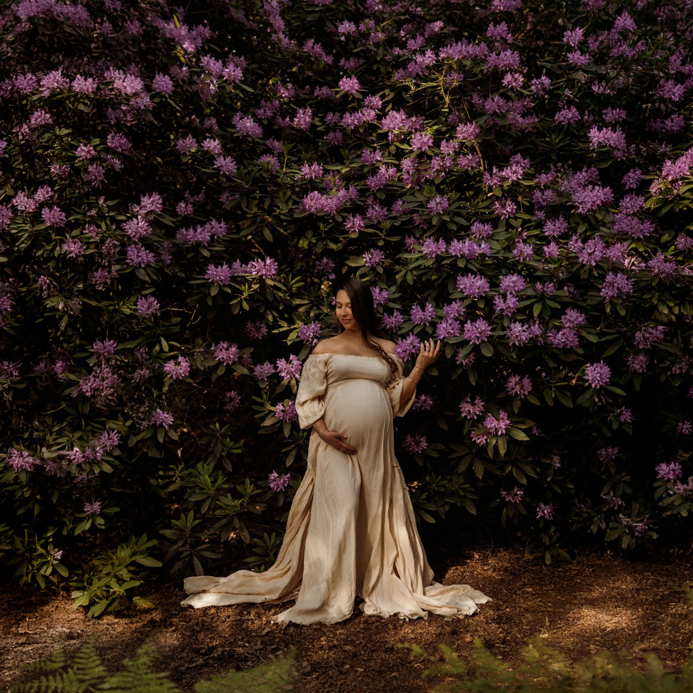 Kind of felt like this image deserved its own place in the grid. ✨🌿
.
More from this magical forest shoot with @zumbadiananorwich and @cheteles very soon!
How stunning does this mama look?!
.
.
Rose Sol Wylder / Family and Maternity Photographer in 