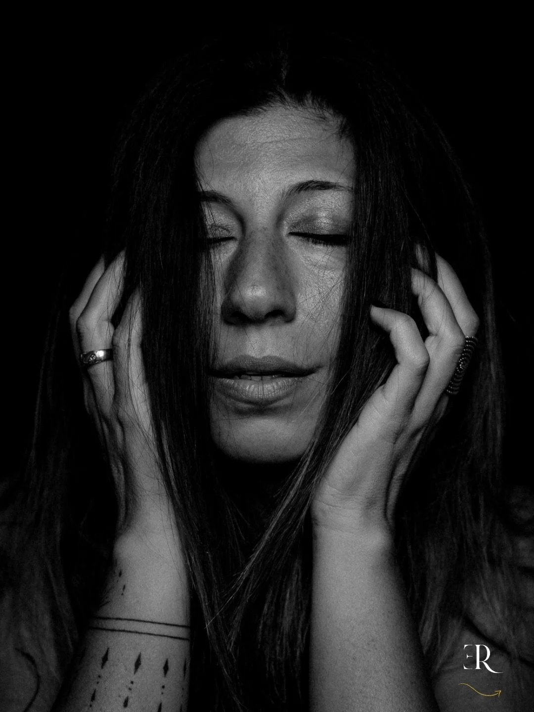 Le mouvement, c&rsquo;est la vie! 

Il y a des femmes avec qui les poses trop fig&eacute;es sont contre nature. (Contre naturannnn).

Alors j&rsquo;ai vite compris. 
Allez, bouge, fais ce que ton corps te dit. 

Et le feu 🔥 s&rsquo;embrase, et la vi