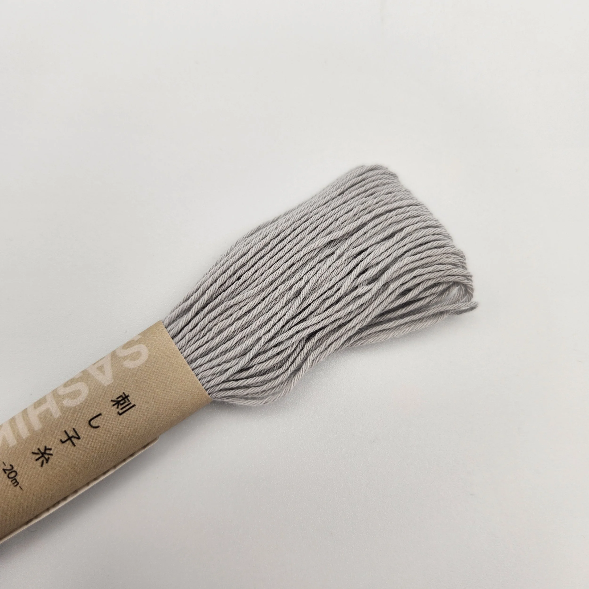 Olympus sashiko thread 20m skein, grey.