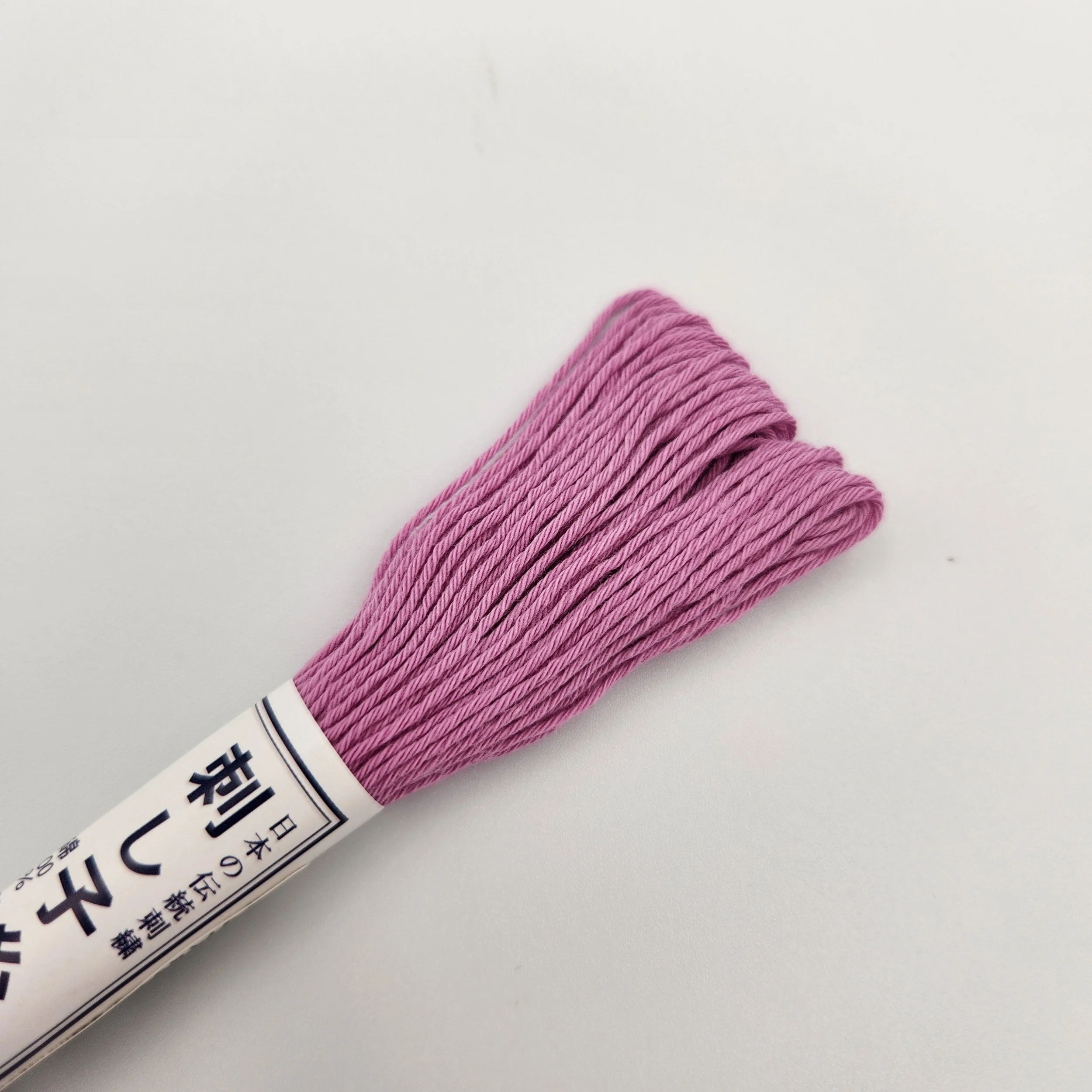 Olympus sashiko thread 20m skein, light purple.