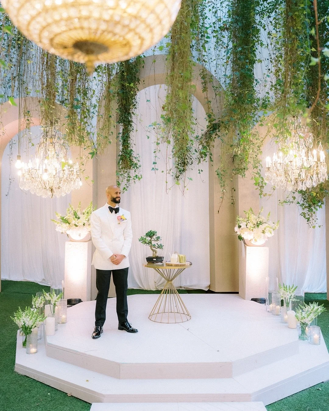 A breathtaking ceremony at Lago dos Cisnes, made even more magical with the venue&rsquo;s stunning new 2025 decor. One of Portugal&rsquo;s most iconic wedding locations, now reimagined &mdash; and Nanda and Pavan&rsquo;s love story couldn&rsquo;t hav