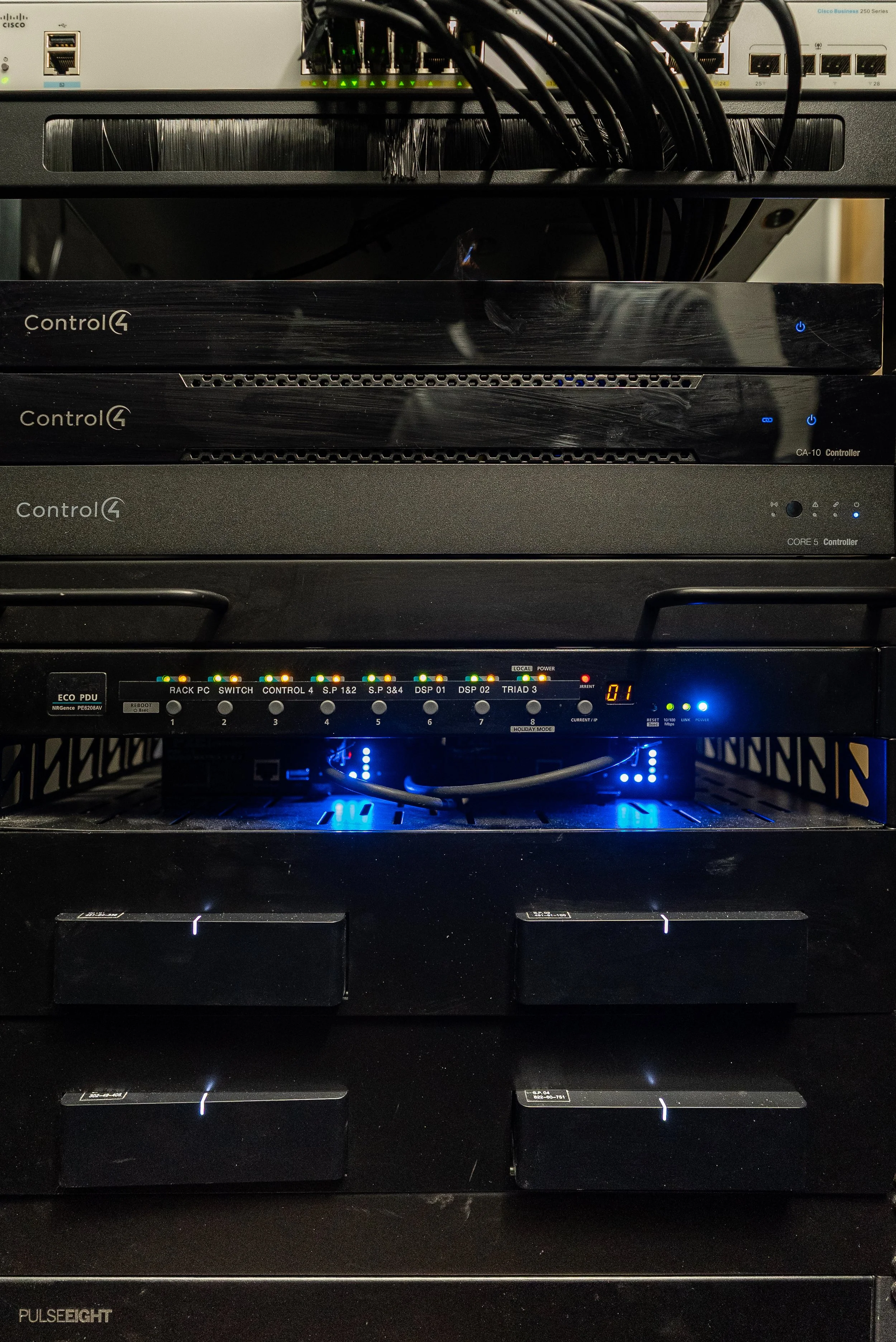 FX503870.jpg