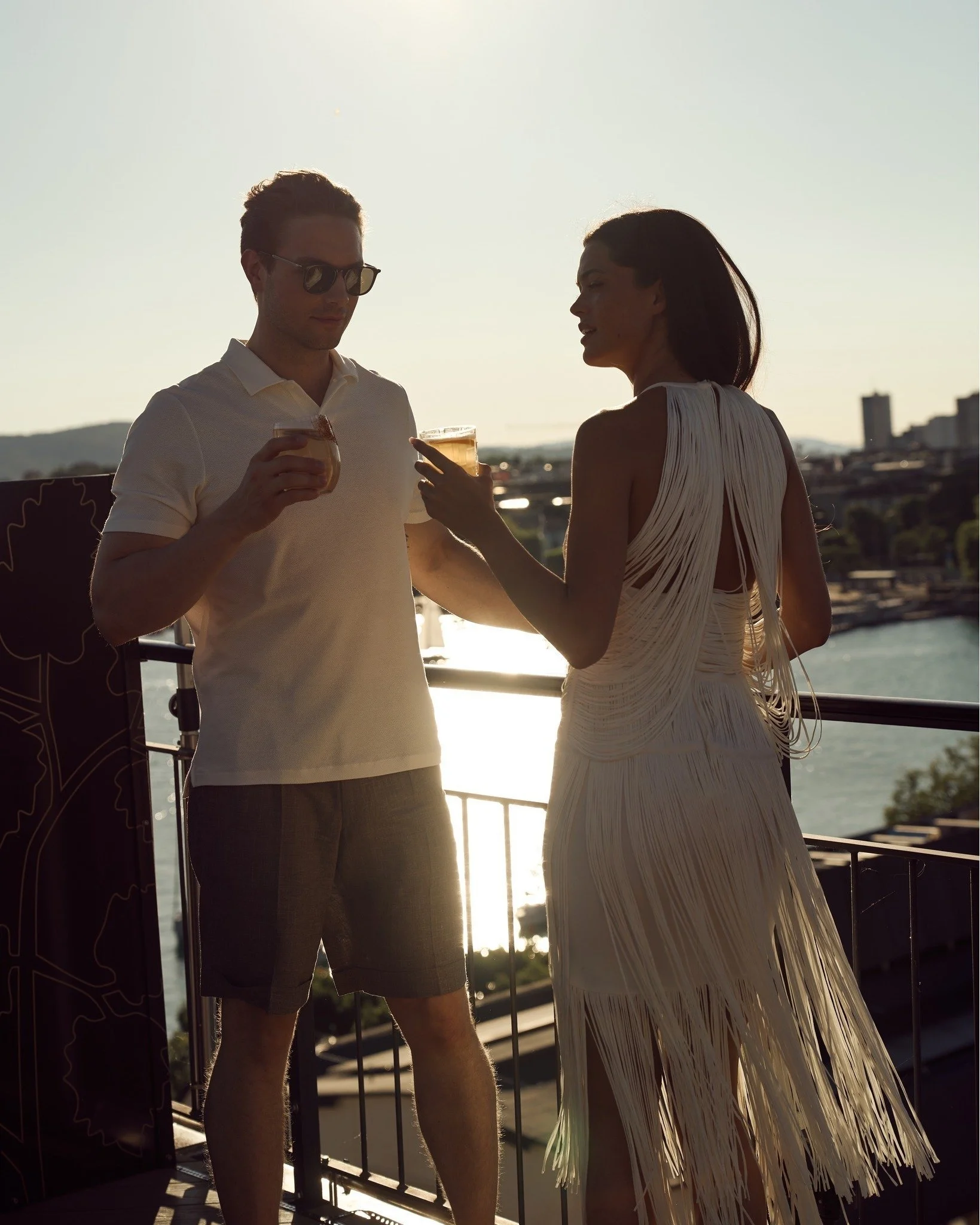 Love, views, and unforgettable moments above the VIEW rooftop. ✨🌇💕

Thanks to @quagliazurich @kanoaitalia 

#AmbassadorHotelZurich #ZurichHotels #RooftopVibes #SwissElegance  #TravelSwitzerland #VisitZurich #InLoveWithSwitzerland #ZurichViews #Swis