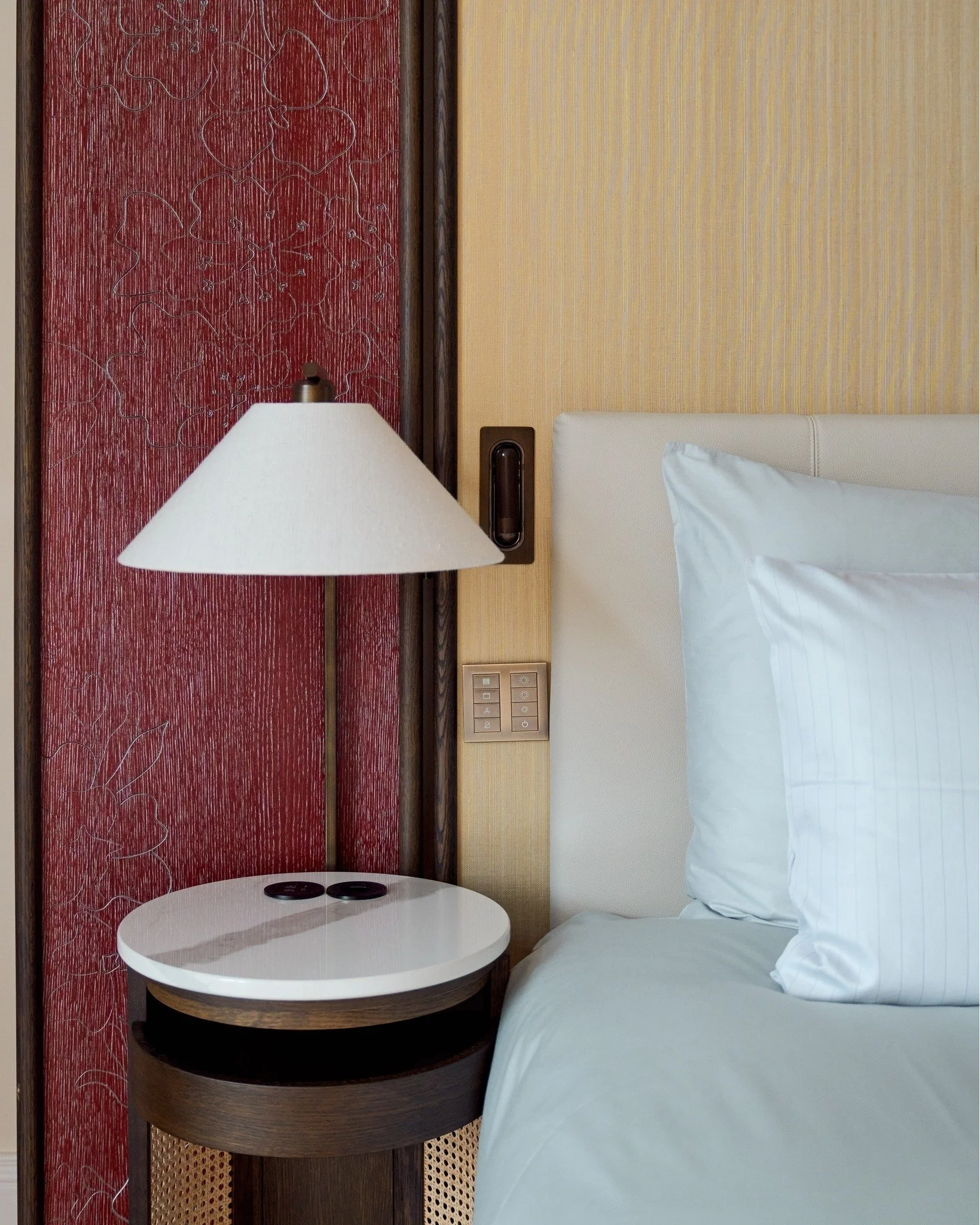 Quiet elegance, perfectly placed.💫🌟

#HotelAmbassadorZurich #AmbassadorHotel #ZurichHotels #LuxuryStayZurich #DesignHotel #SwissHospitality #ZurichSeefeld #ZurichLife #ZurichVibes #ZurichCity #VisitZurich #SeefeldZurich #ZurichByTheLake #InteriorIn