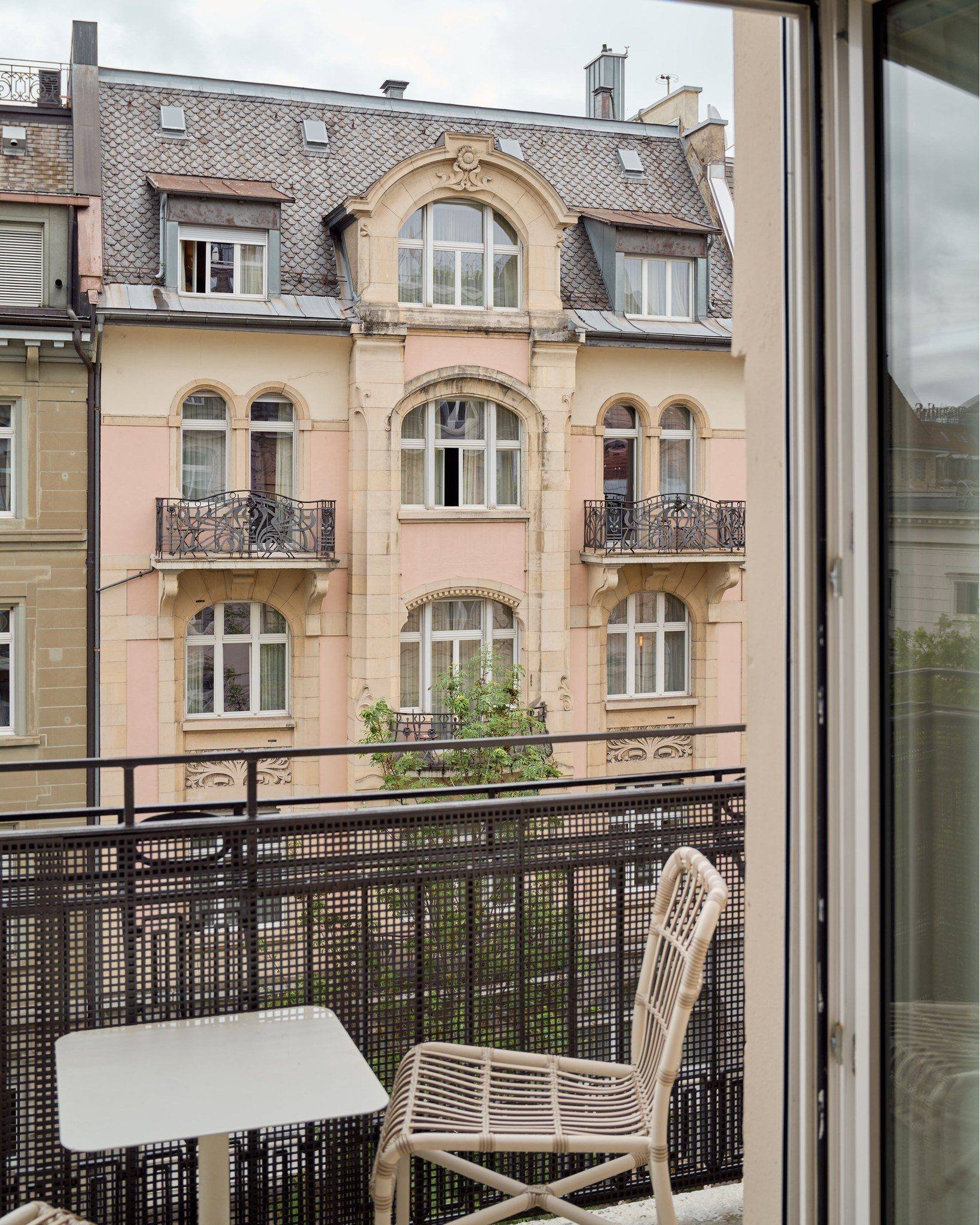 Wake up to the best views from your own balcony. 🌅🏢

#HotelAmbassador #ZurichHotel #CityEscape #BalconyBliss #TravelZurich #LakeZurich #ZurichSkyline  #ScenicZurich #ZurichViews