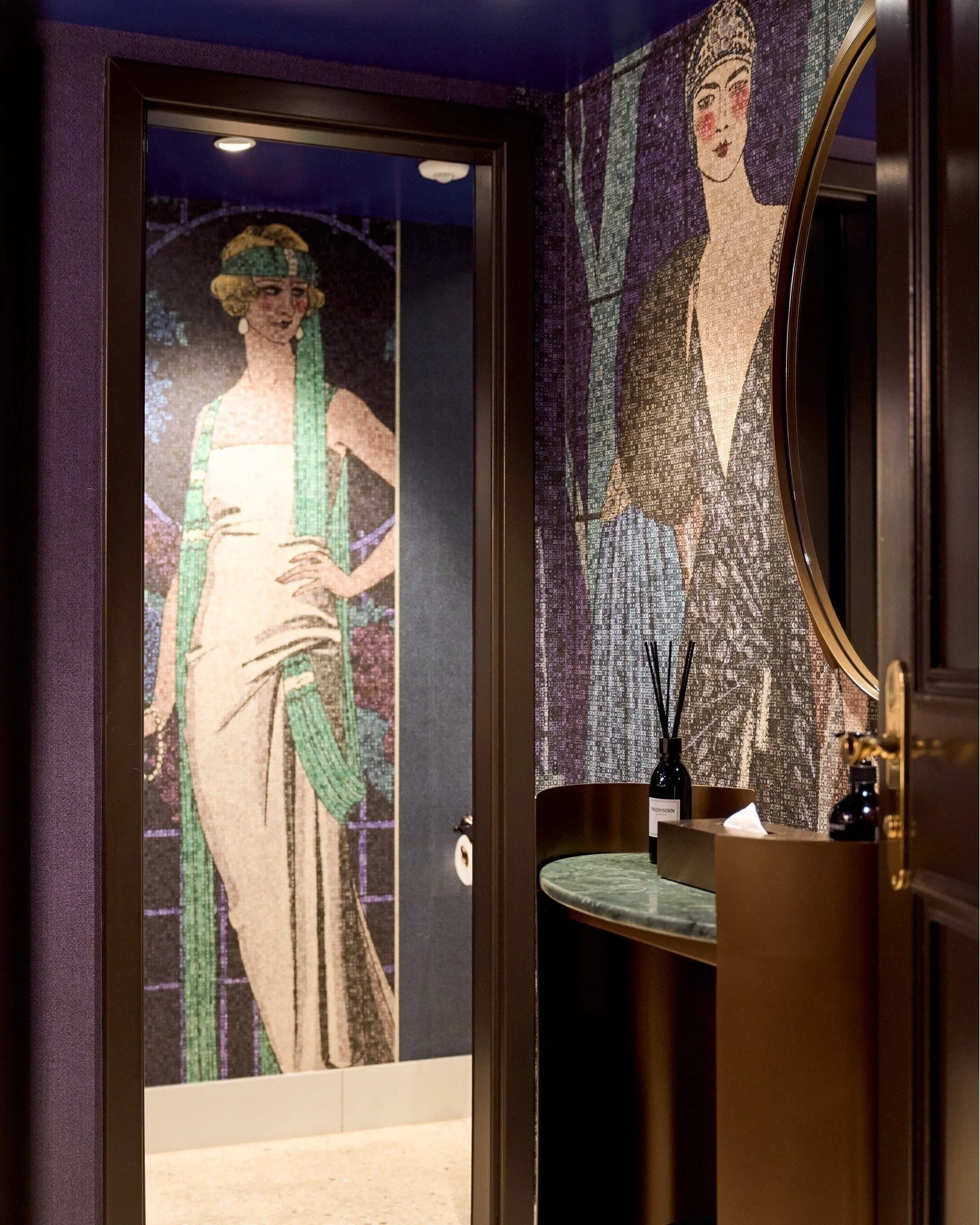 ✨ Wo jedes Detail eine Geschichte erzählt – Ambassador ✨

#Zürich #ZürichWinter #WinterInZürich #VisitZürich #ZürichCity 
#ZürichMoments #WinterVibes #WinterMagic #SwissWinter #TravelSwitzerland #WinterWonderland #S