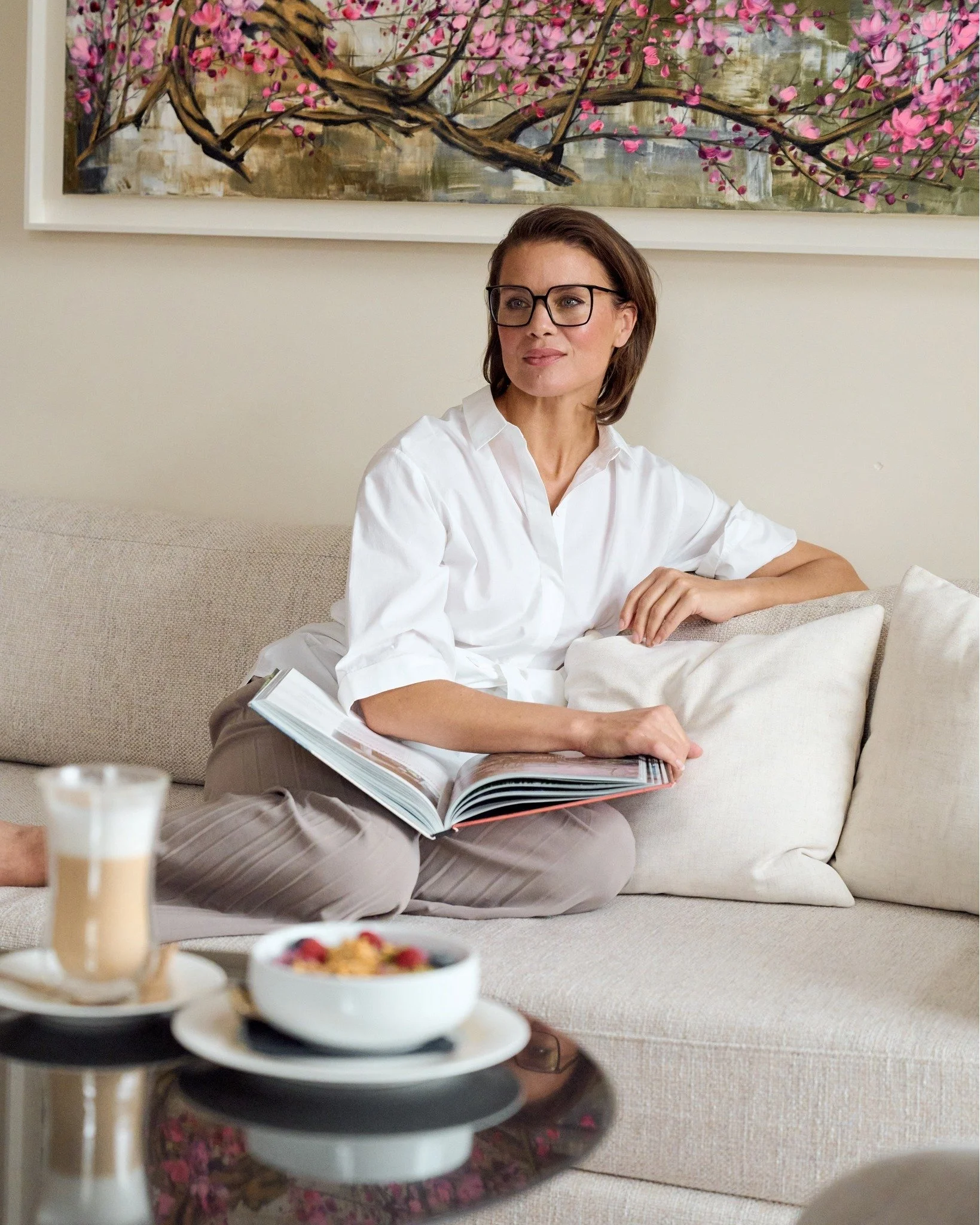Your favourites, served straight to your room 🍓🛏️✨

#RoomService #InRoomDining #HotelAmbassador #ZurichHotels #LuxuryStay #ComfortInStyle #FoodInYourRoom #BreakfastInBed #HotelLife #CozyMoments #TravelZurich #CityEscape