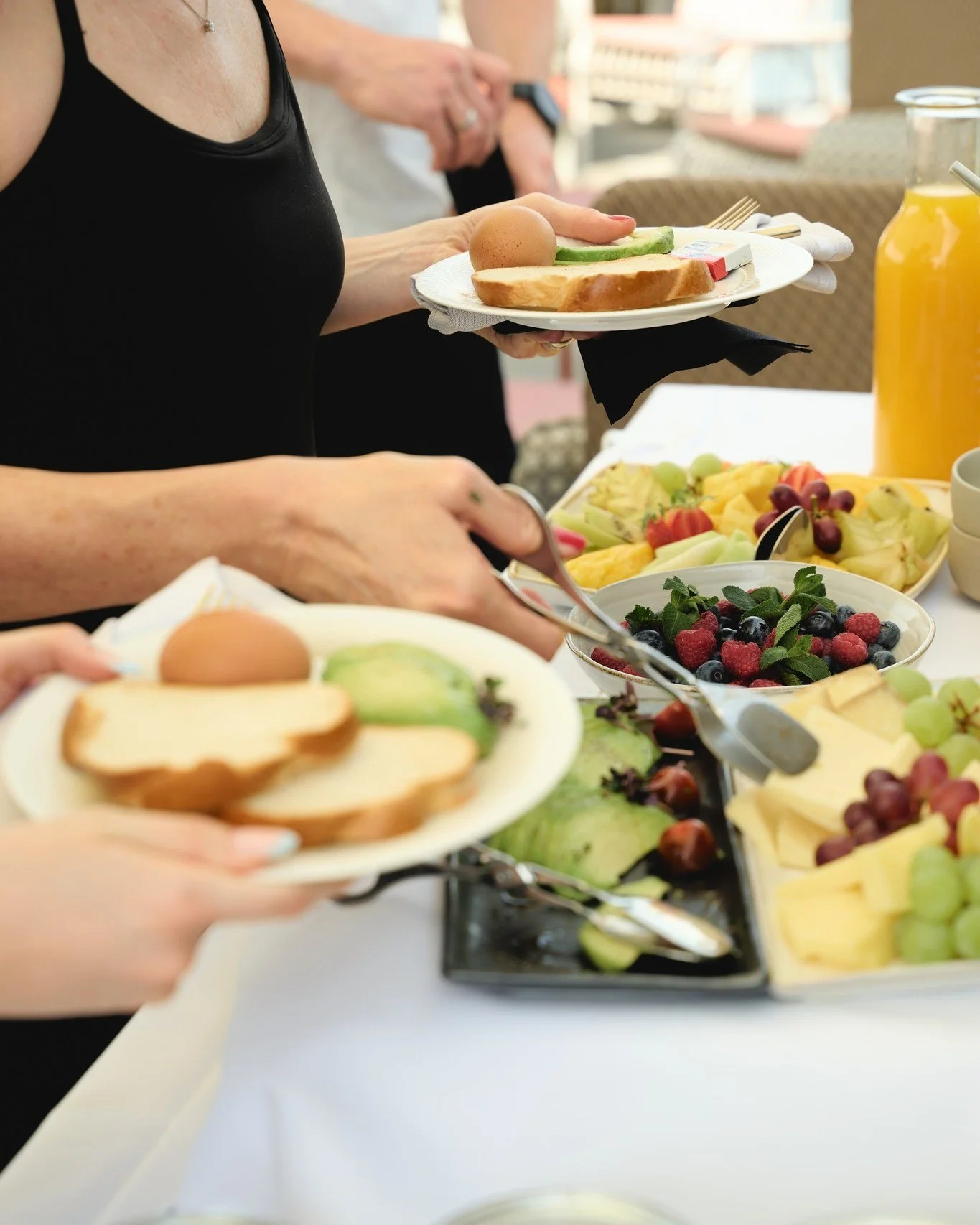Templeshape moves, rooftop vibes, Pilates &amp; brunch to wrap the morning. ✨🥐

#AmbassadorHotel #AmbassadorHotelZurich #ZurichCity #Z&uuml;richLifestyle #Z&uuml;richRooftop #Z&uuml;richVibes #VisitZurich #ZurichViews #BrunchZurich #RooftopBrunch #B