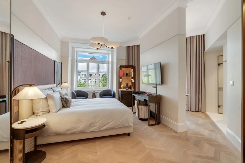 A closer look at our Signature Room &ndash; spacious, elegant and designed with the understated details that define the Ambassador.
 
#AmbassadorZurich #SignatureRoom #Zurich #BoutiqueHotel #SmallLuxuryHotels
