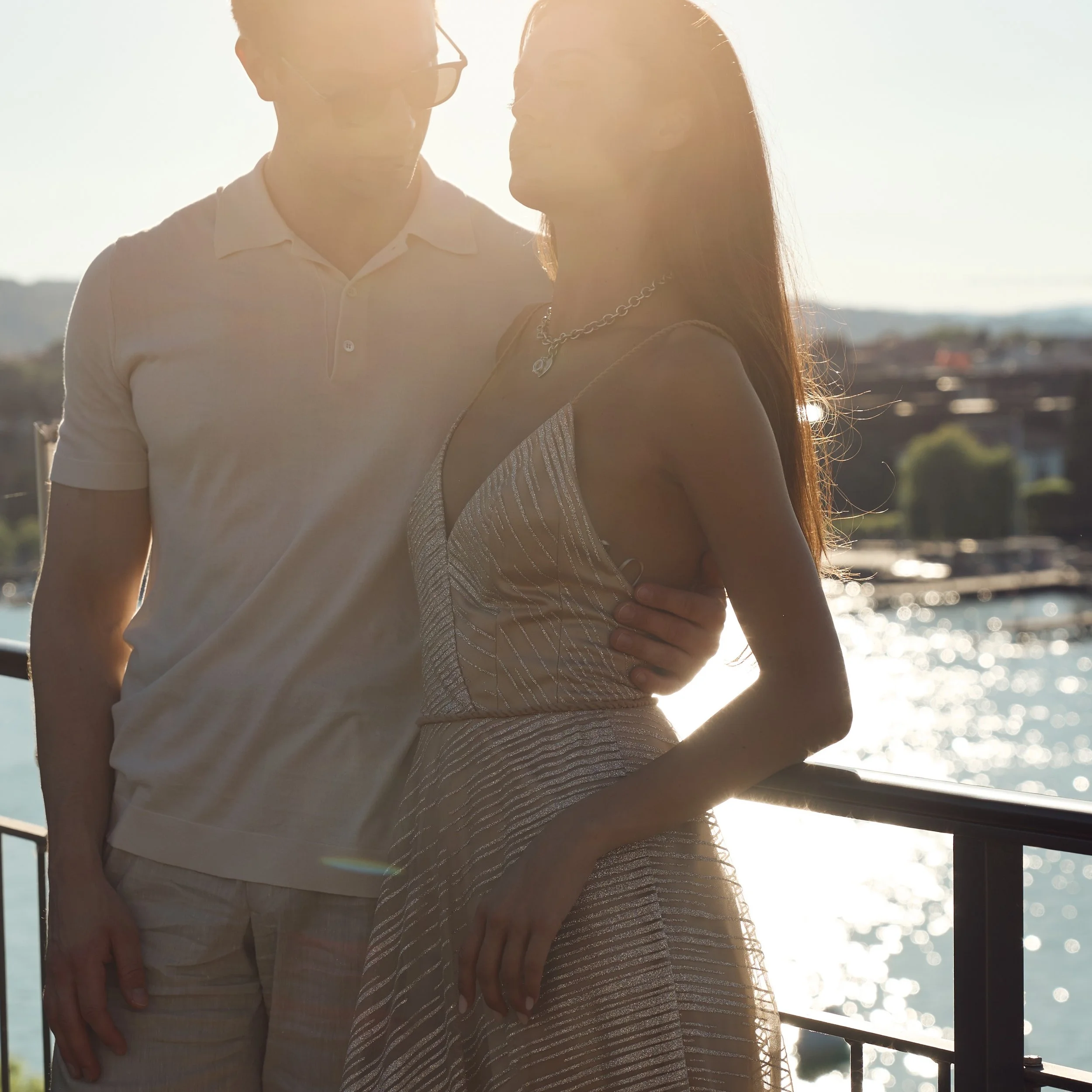 Golden autumn days, warm evenings and sunsets over Lake Zurich.

The perfect time for our hotel guests to slow down, grab a drink and enjoy the view from our private rooftop terrace.

Good company, golden light, Zurich in the background.
We&rsquo;ll 